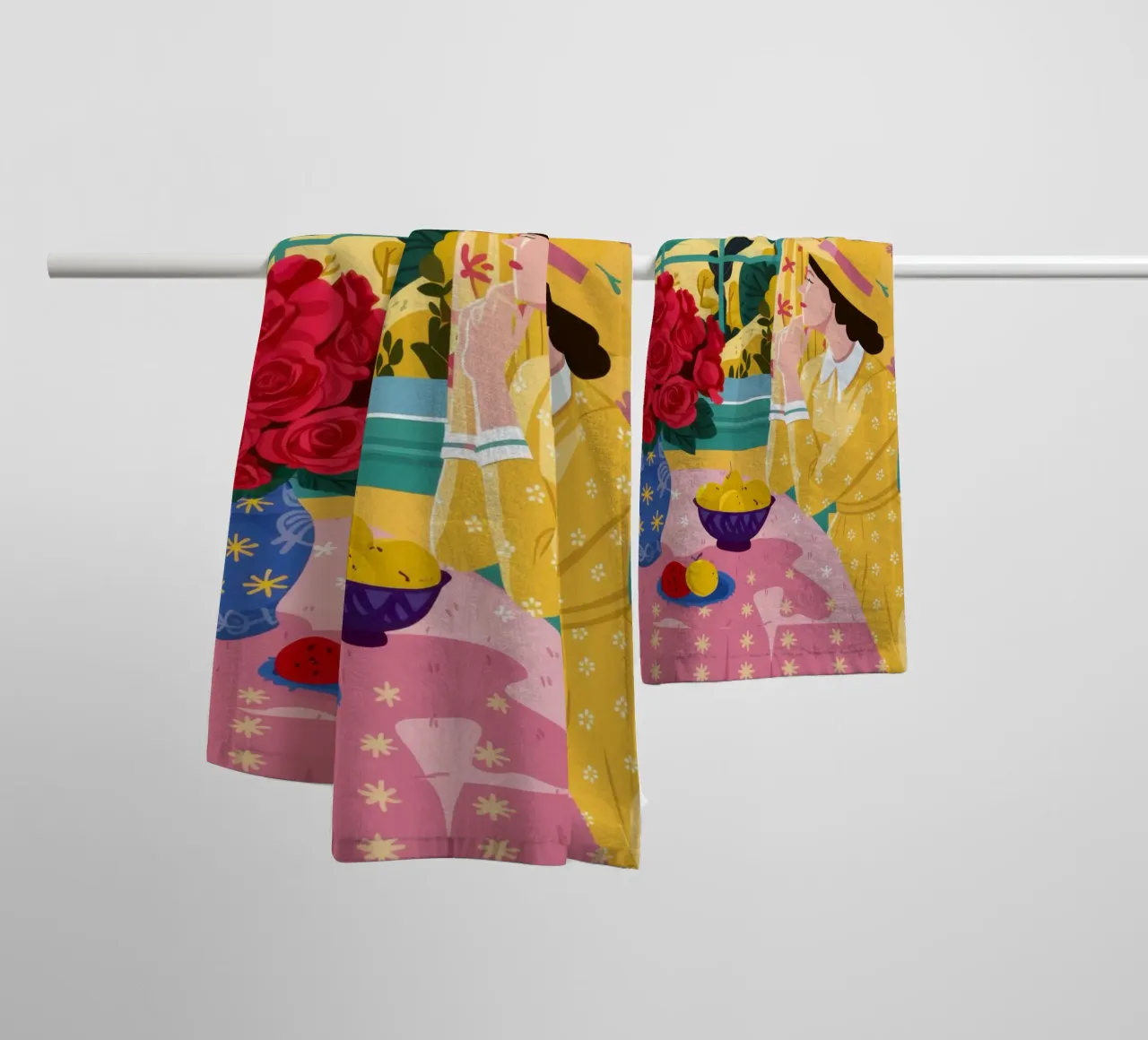 Roses sur table jaune serviette de bain de Ink Pulse