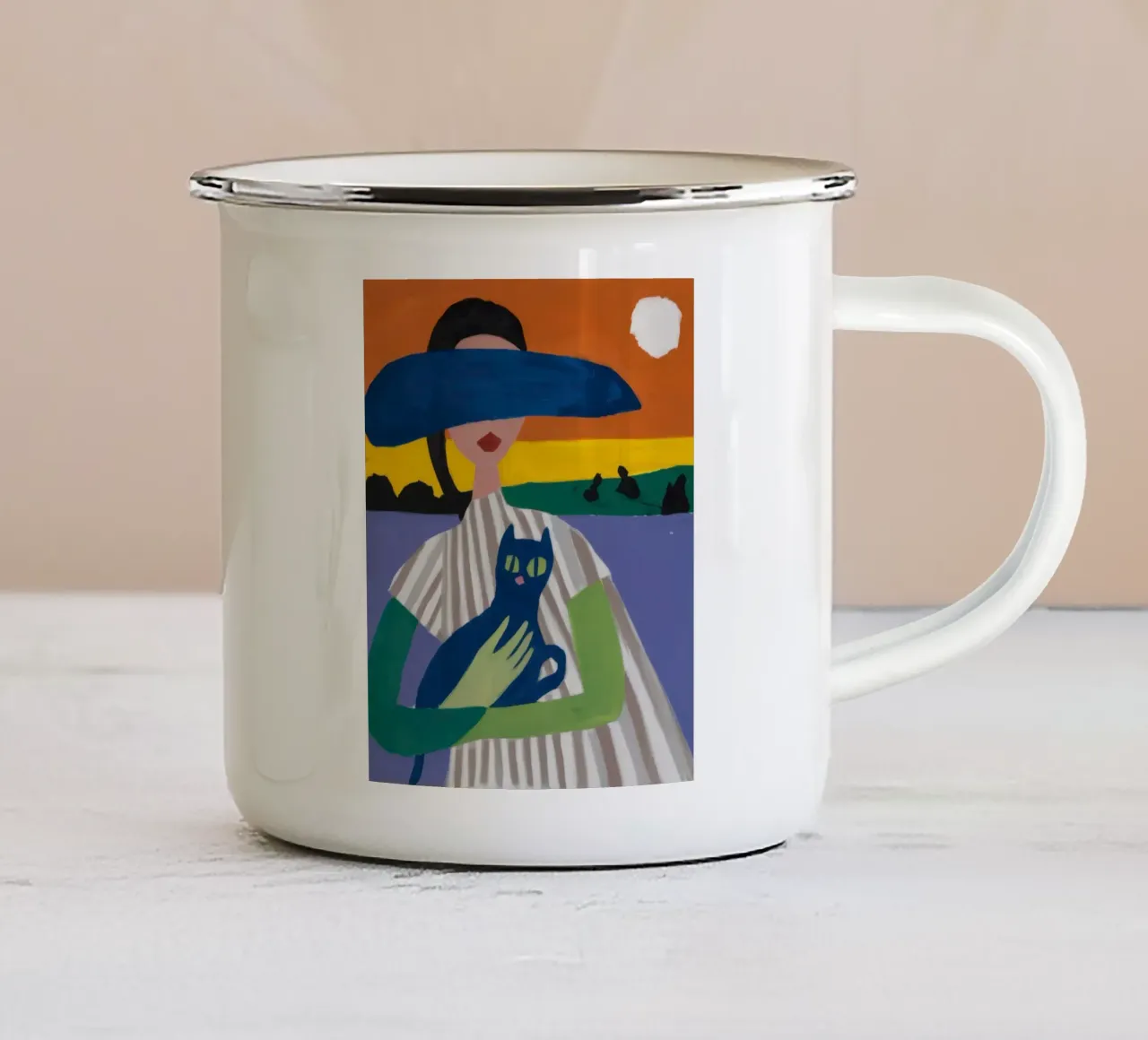 Signora con cappello e gatto tazza in smalto da Ink Pulse