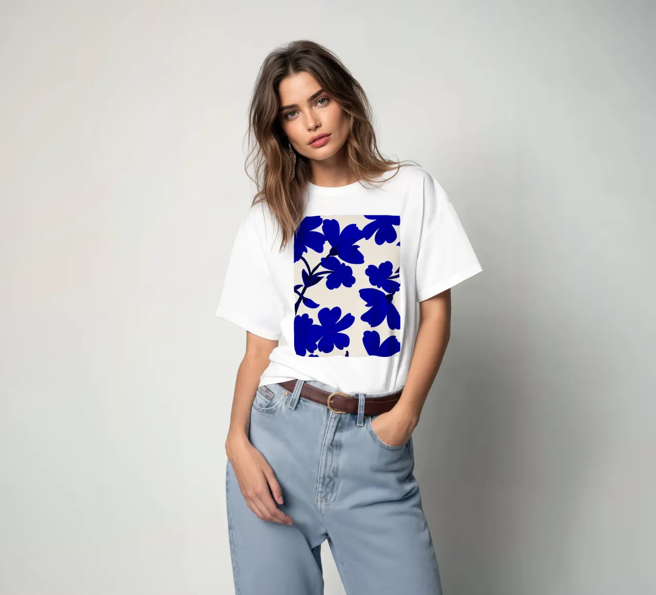 Fiori blu t-shirt da ThingDesign