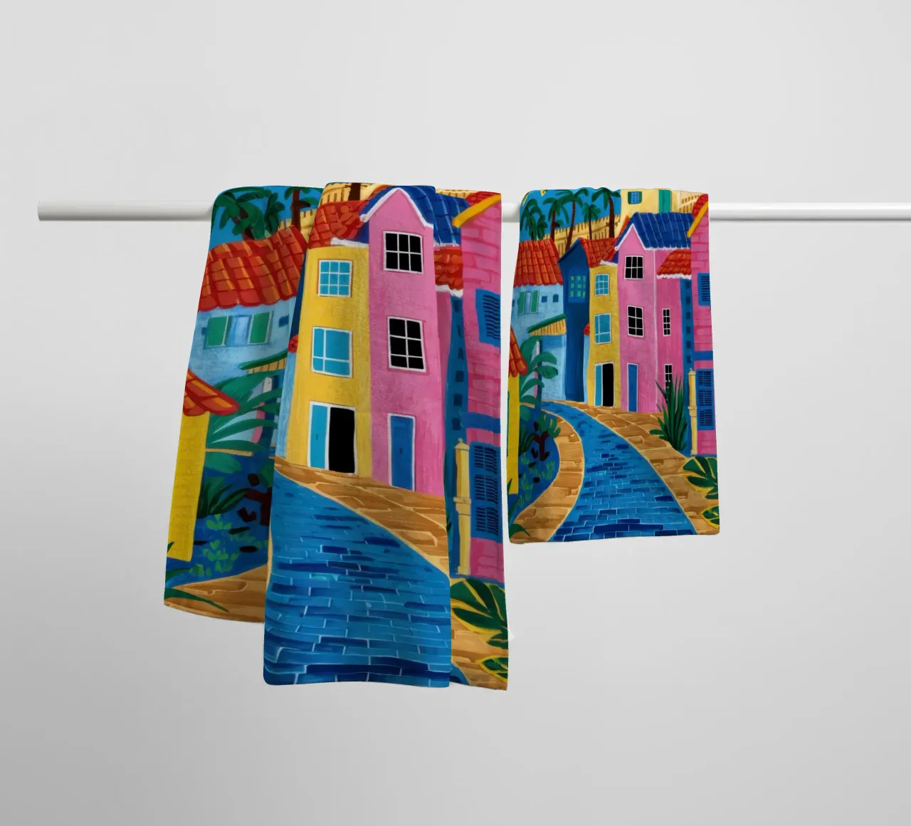 Strada costiera colorata asciugamano da bagno da Flock Reverie