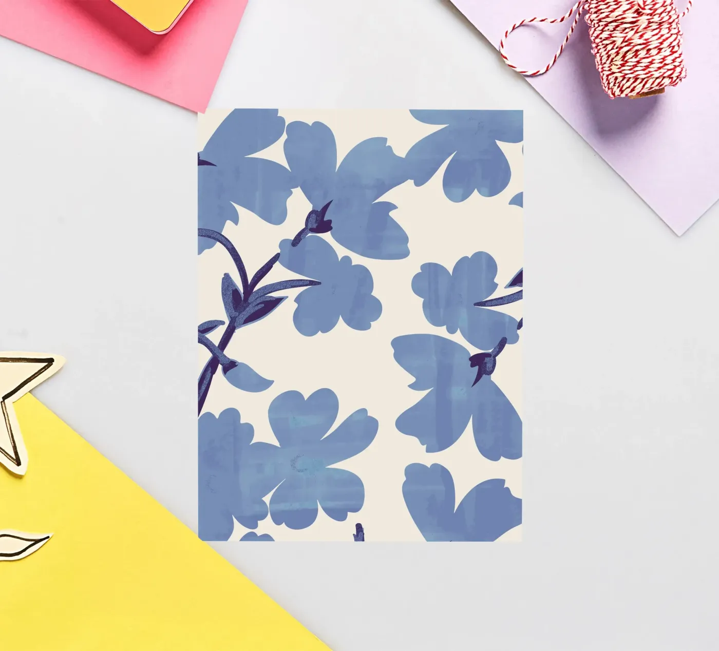 Hellblaue Blumen Sticker von ThingDesign