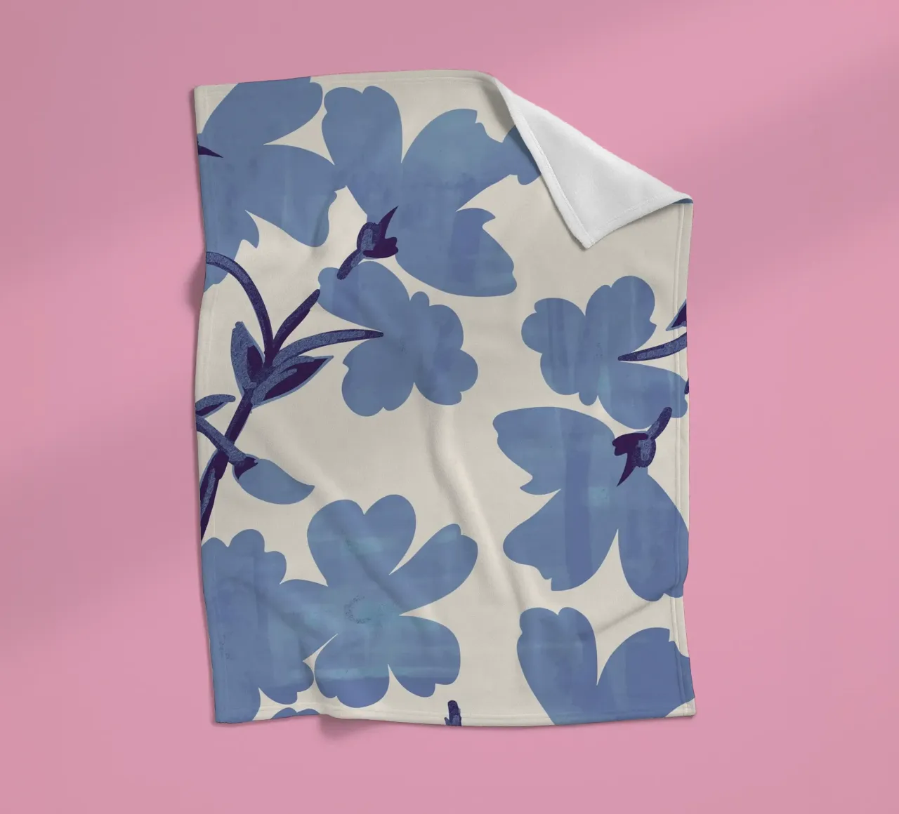 Hellblaue Blumen Fleecedecke von ThingDesign