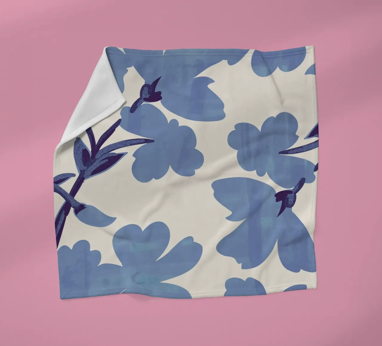 Hellblaue Blumen Fleecedecke von ThingDesign