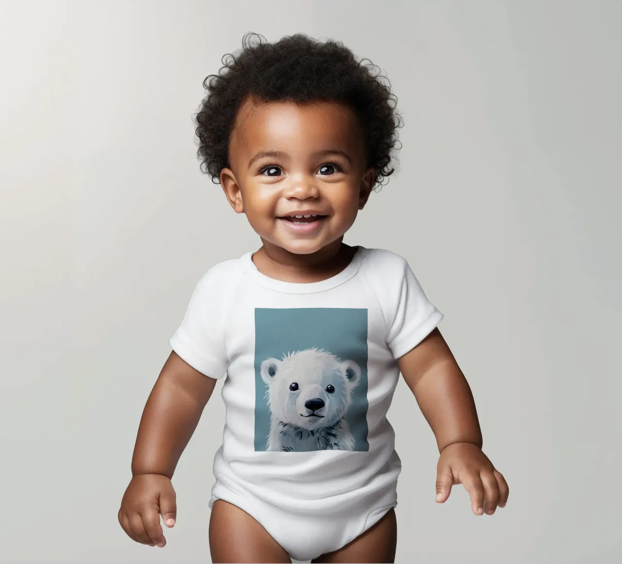 Mignon ourson polaire à l'expression enjouée et à la fourrure duveteuse body bébé de DesignDoodle