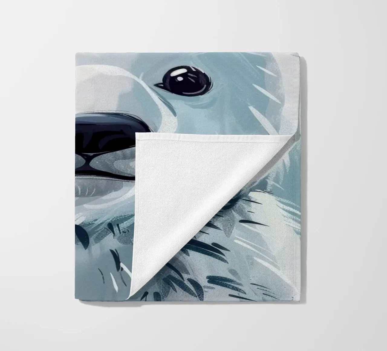 Carino cucciolo di orso polare con espressione giocosa e pelliccia soffice telo mare da DesignDoodle