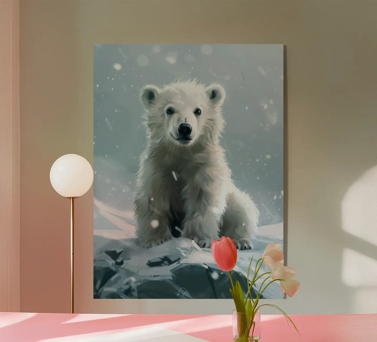 Cucciolo di orso polare seduto su un paesaggio innevato con neve cadente plexiglass da DesignDoodle