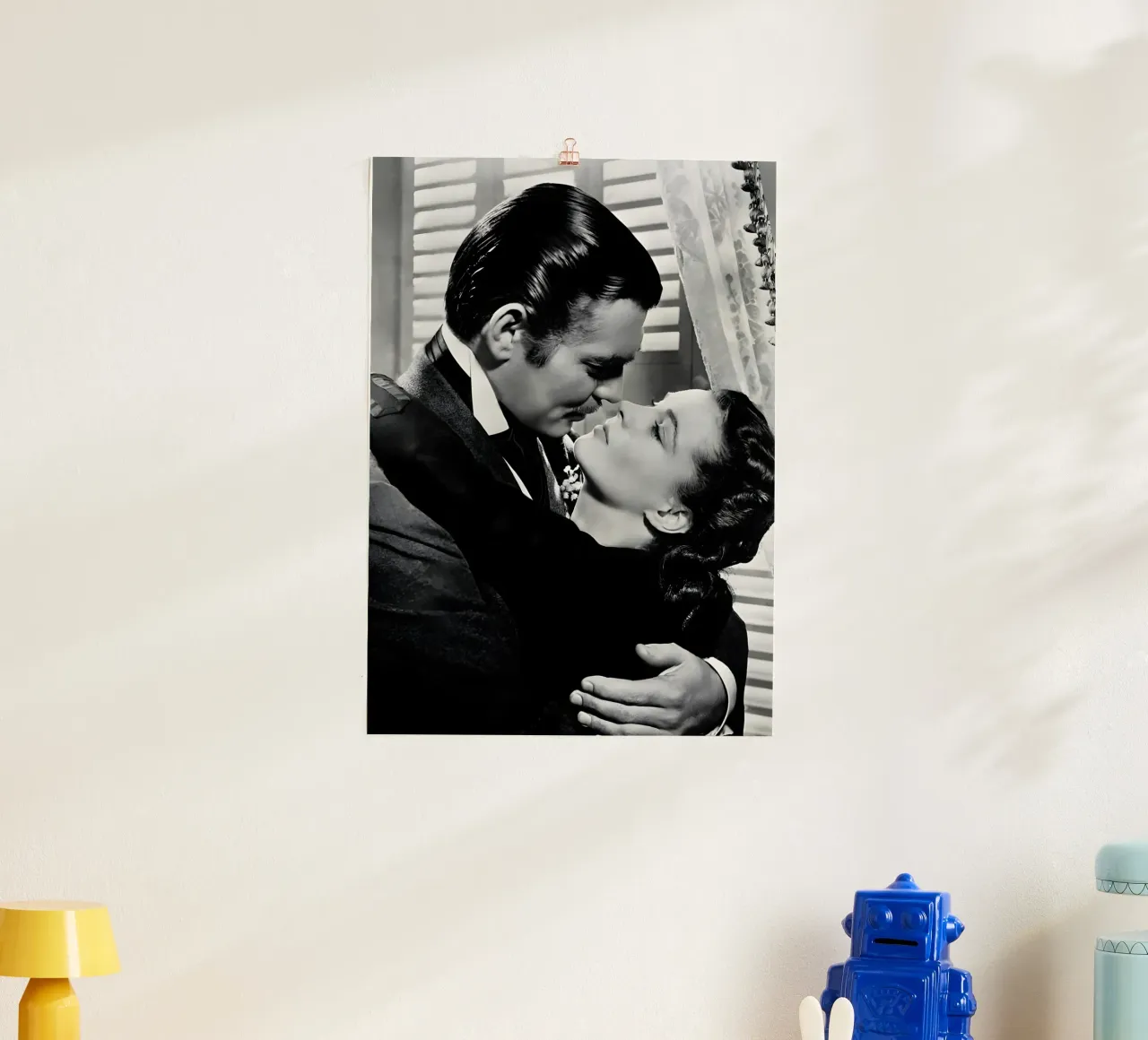 Rhett Butler and Scarlett O'Hara poster con telaio in legno da Low poly art