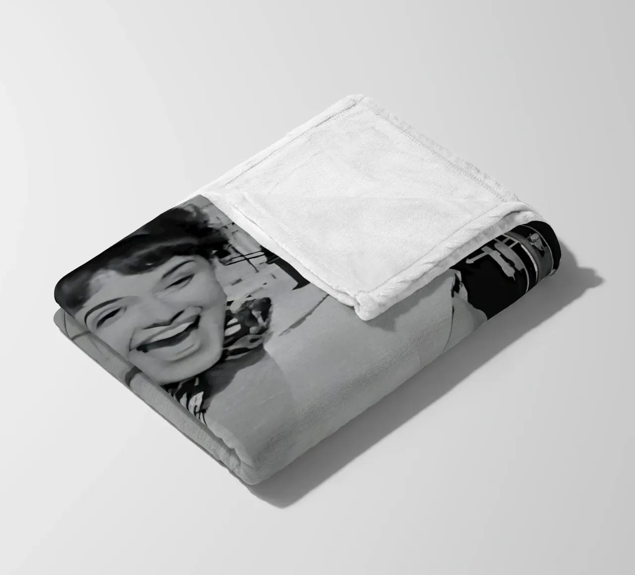 Audrey Hepburn, coperta in pile da Low poly art