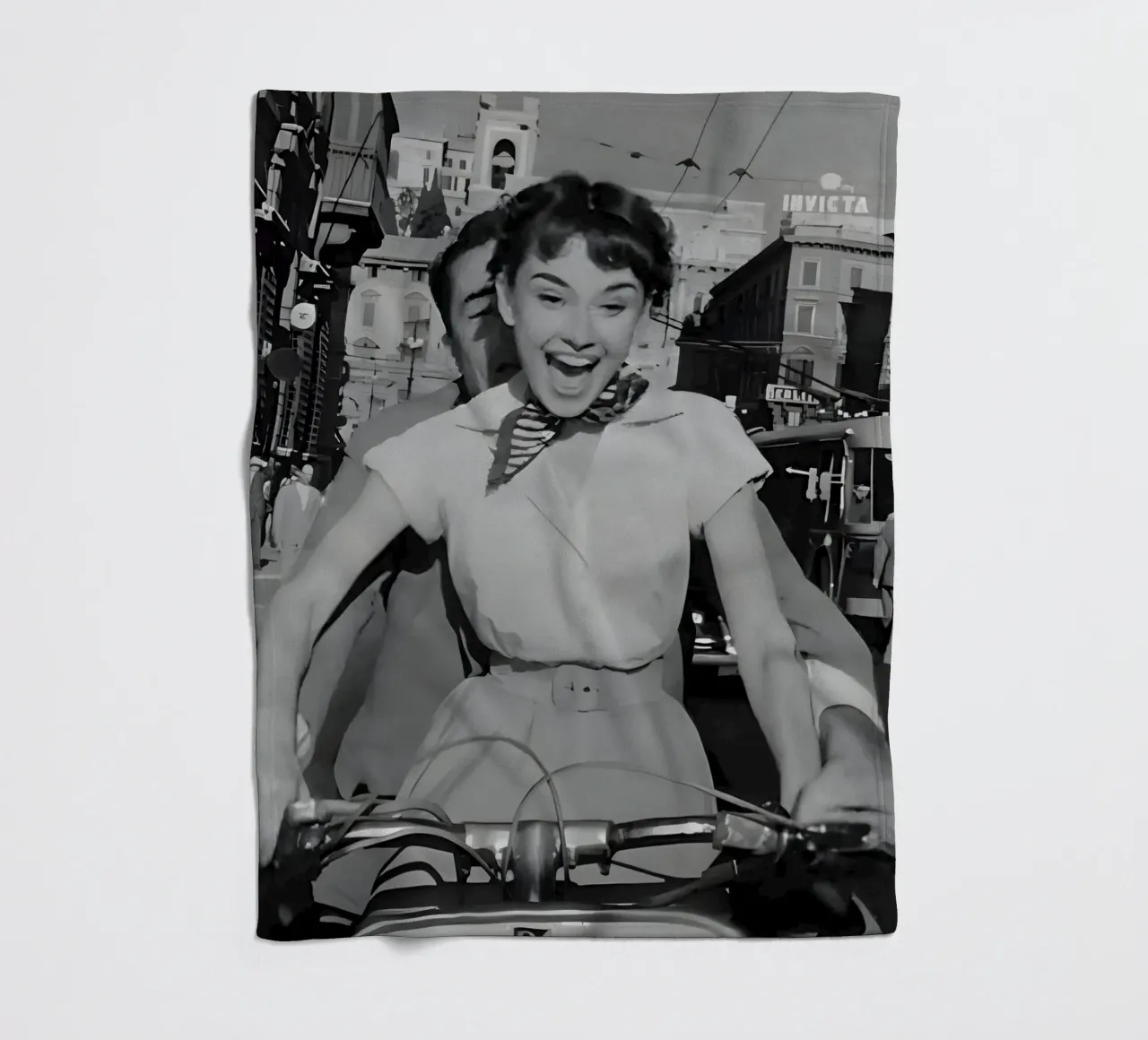 Audrey Hepburn, coperta in pile da Low poly art