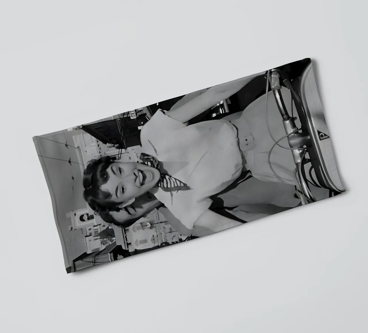 Audrey Hepburn, asciugamano da bagno da Low poly art