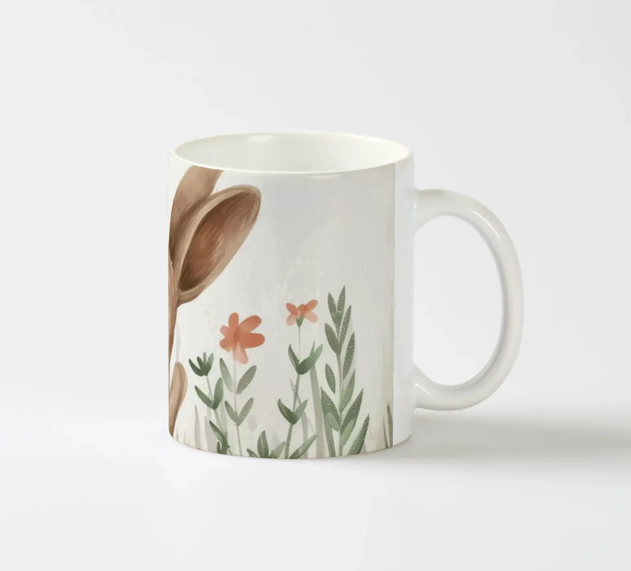 Simpatico coniglio seduto in un campo di fiori, che si gode la primavera tazza in ceramica da DesignDoodle