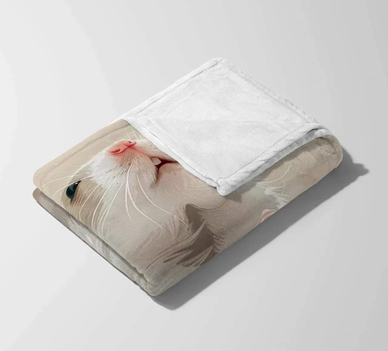 Il topo curioso sta in piedi in un ambiente luminoso coperta in pile da DesignDoodle
