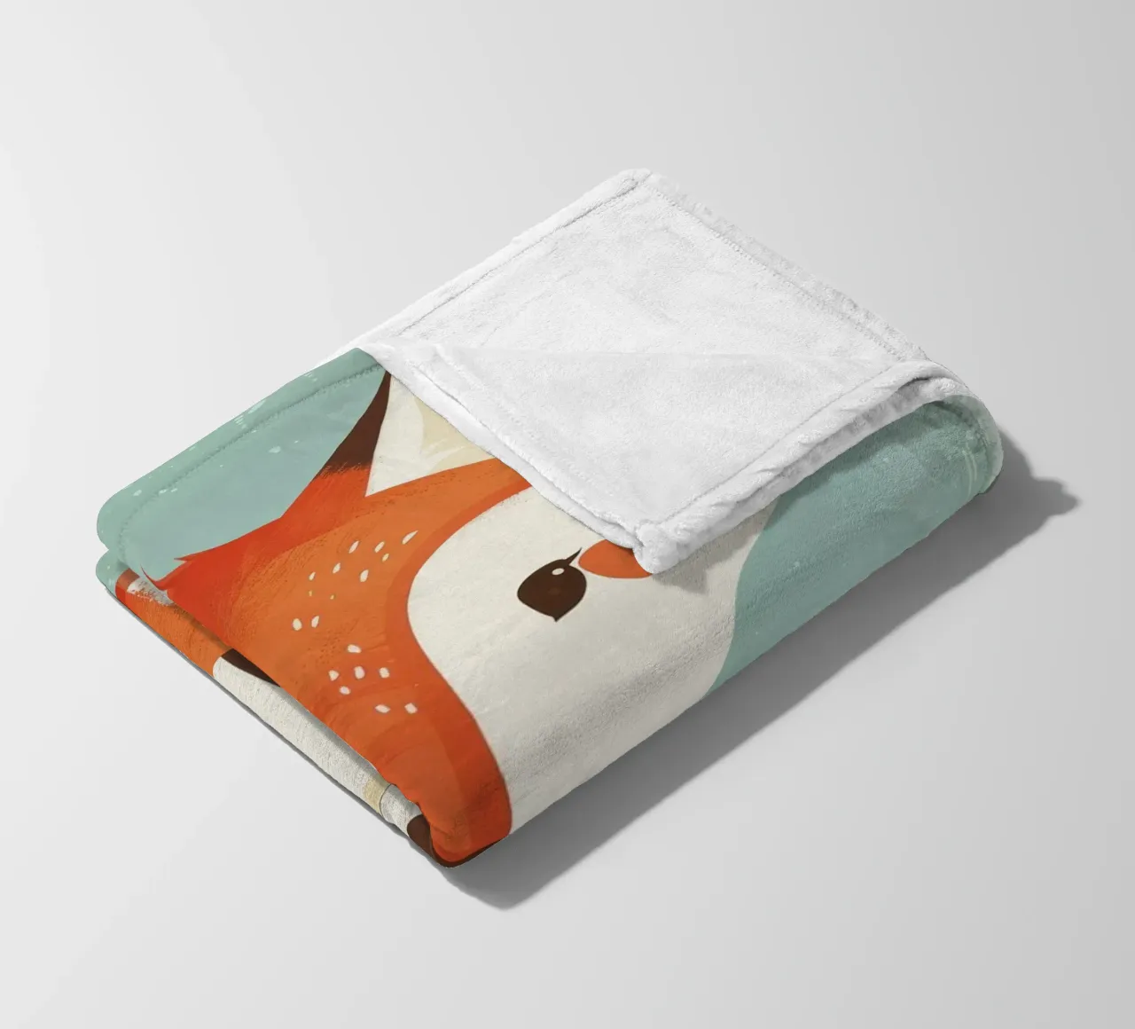 Charmanter Fuchs mit verspielten Gesichtszügen und einem weichen Hintergrund Fleecedecke von DesignDoodle