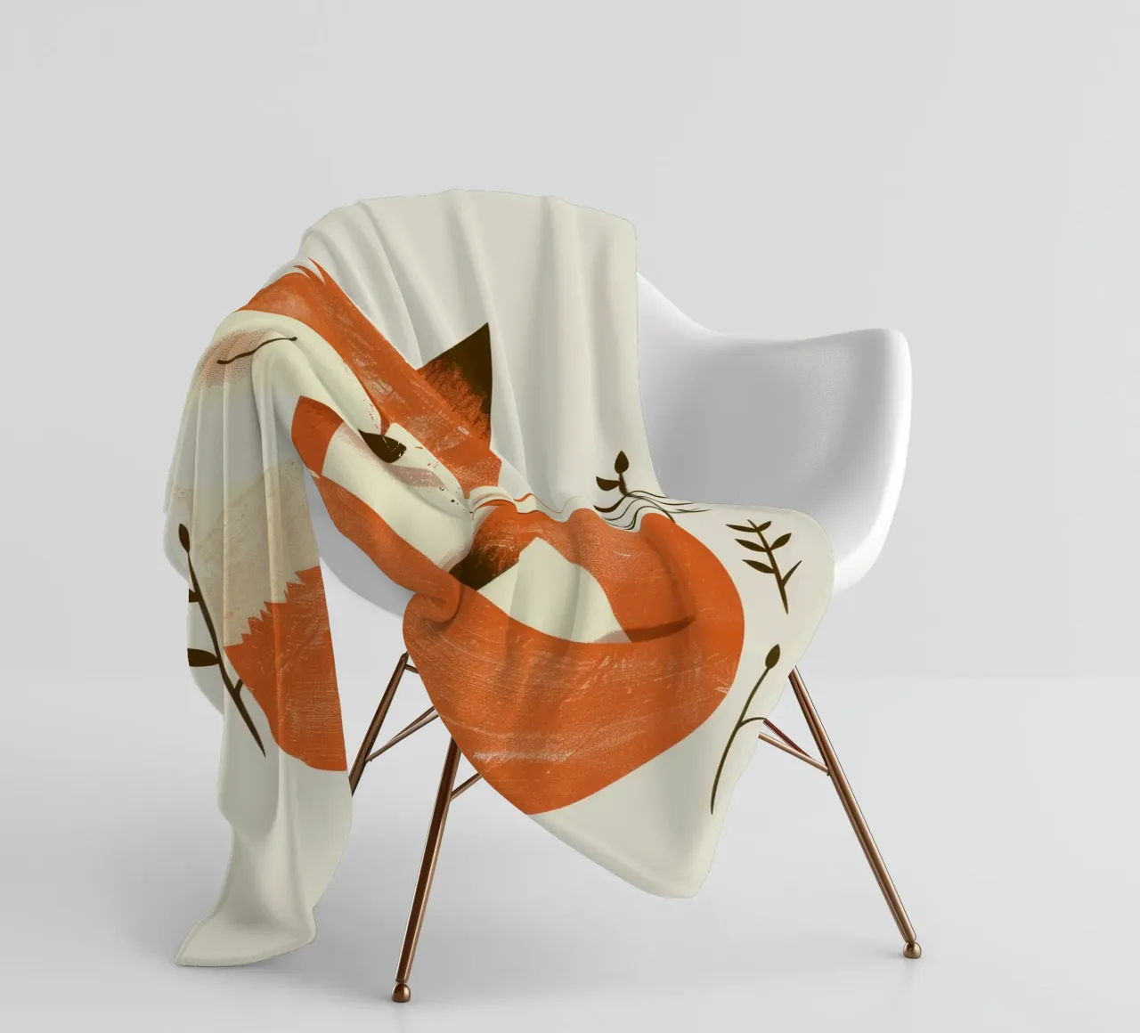Simpatica volpe che si rilassa tra le piante sotto un sole discreto coperta in pile da DesignDoodle