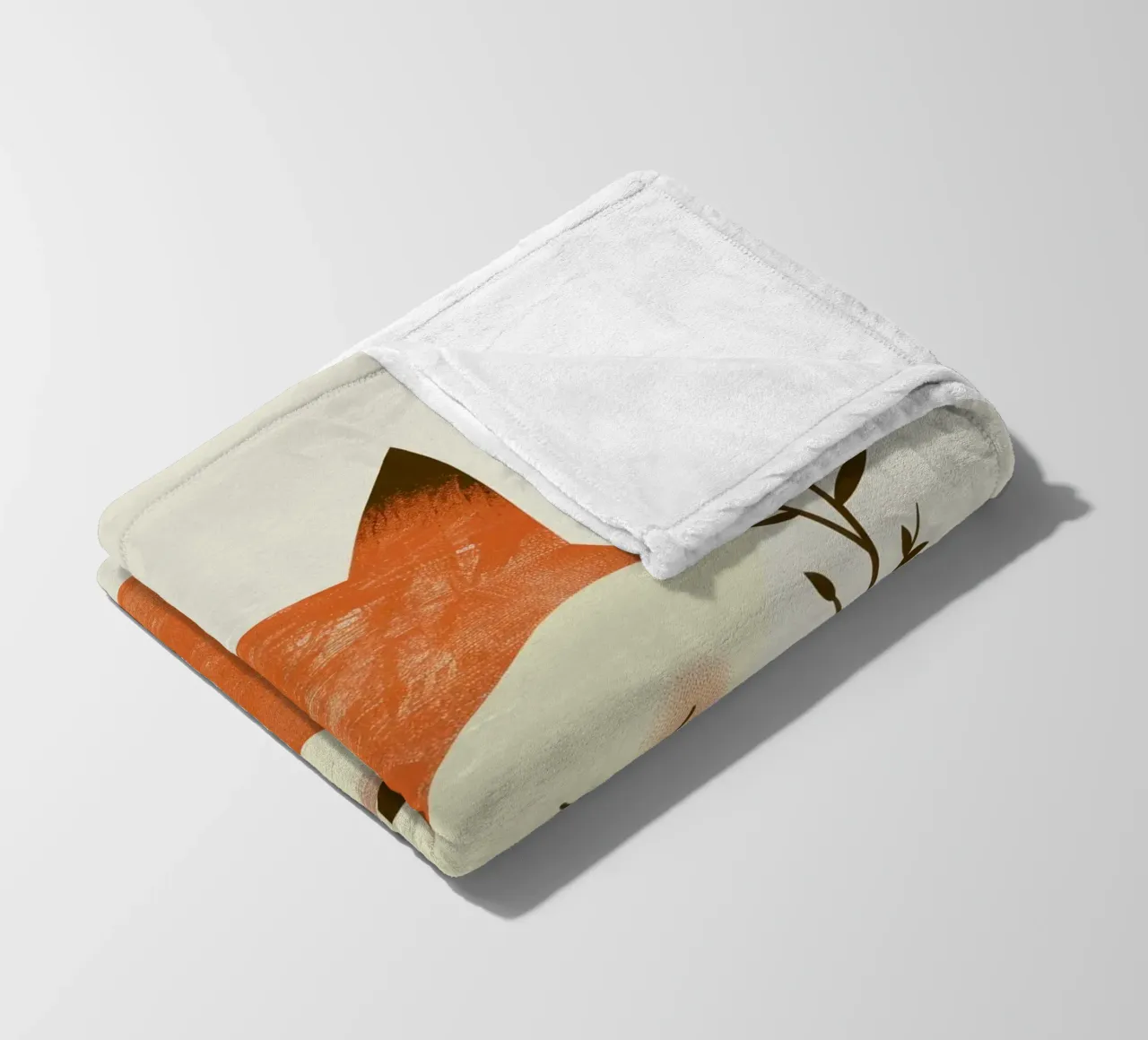 Simpatica volpe che si rilassa tra le piante sotto un sole discreto coperta in pile da DesignDoodle