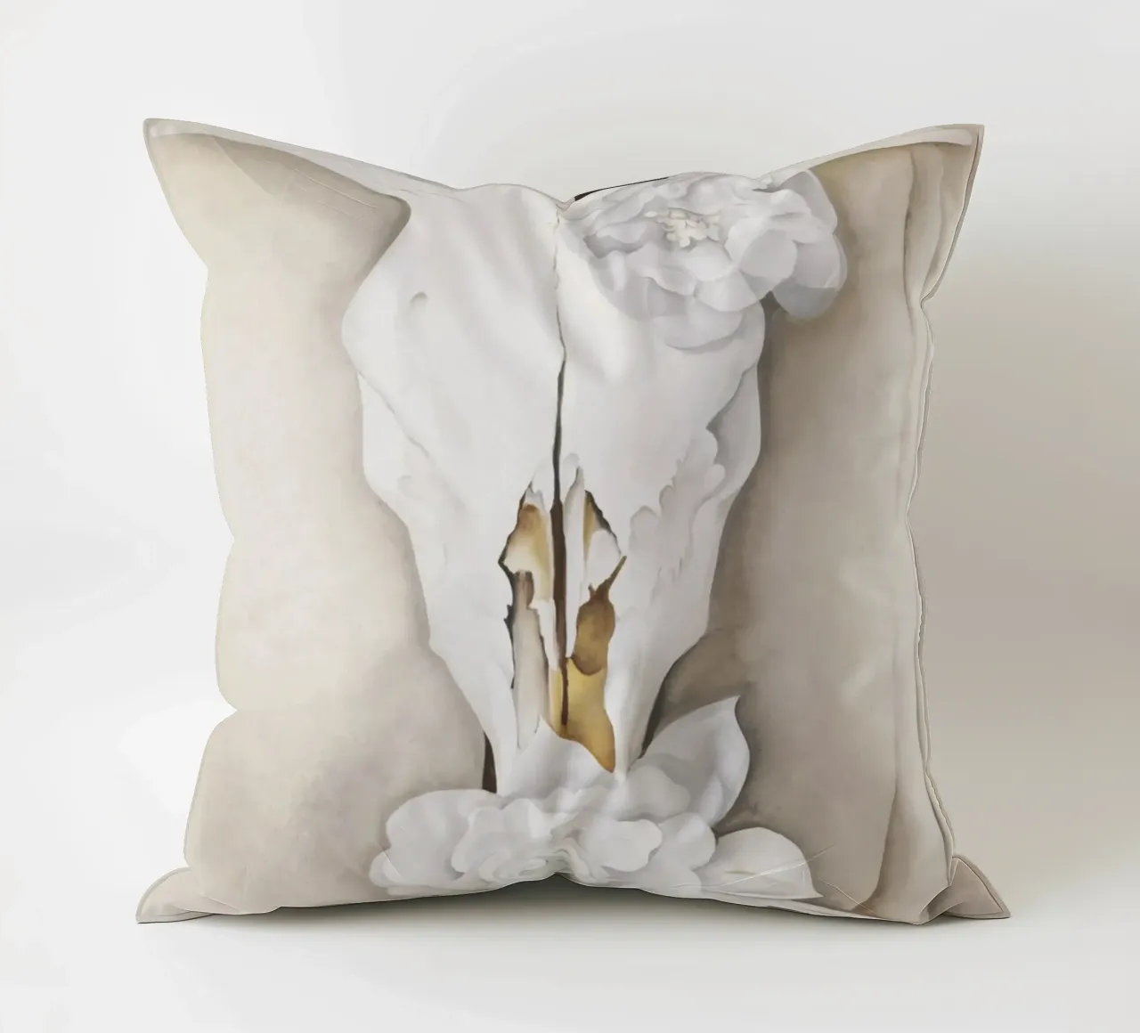 Teschio di mucca con rose di Calico di Georgia O'Keeffe cuscino da Classic Art Prints