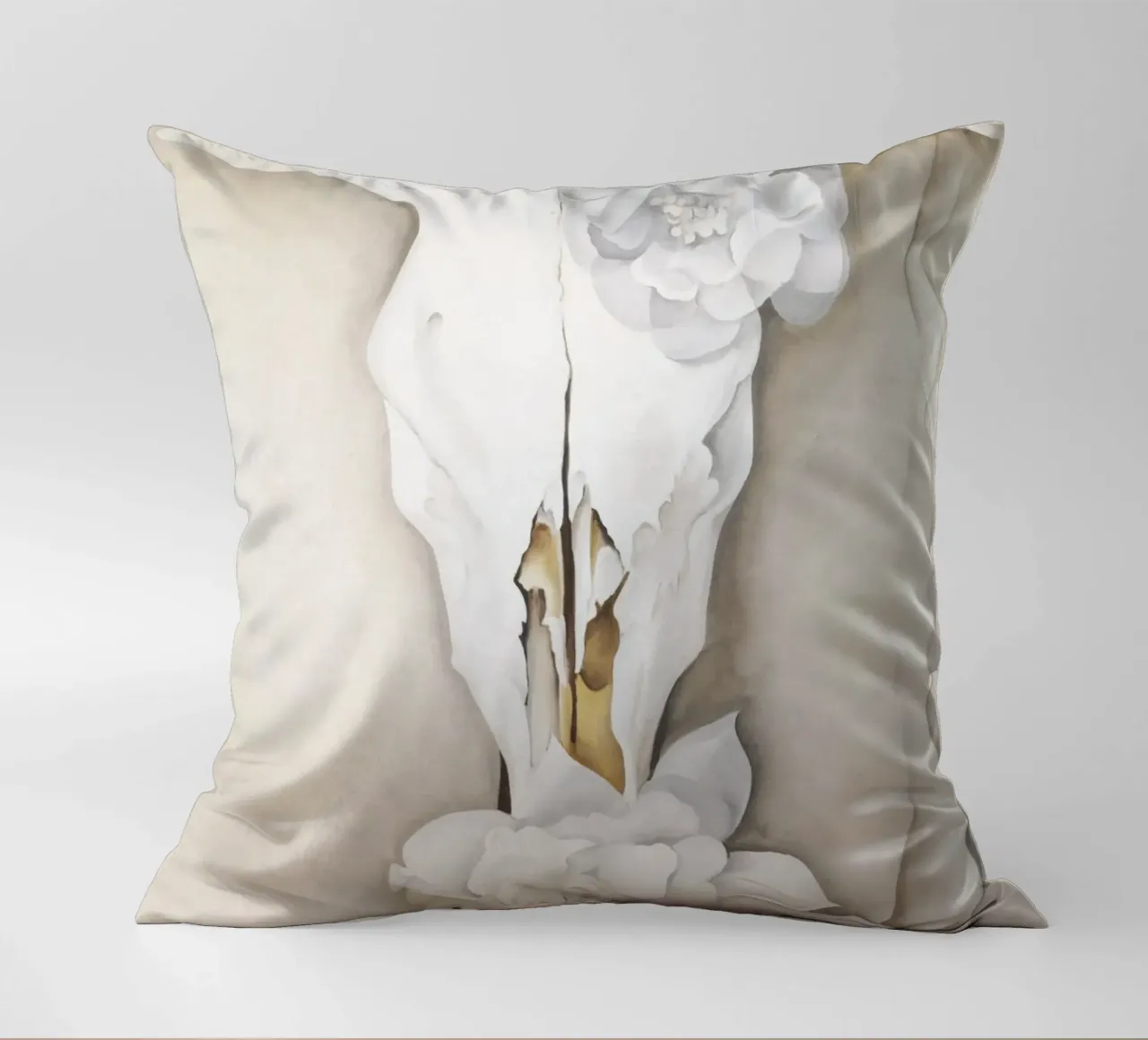 Teschio di mucca con rose di Calico di Georgia O'Keeffe cuscino da Classic Art Prints