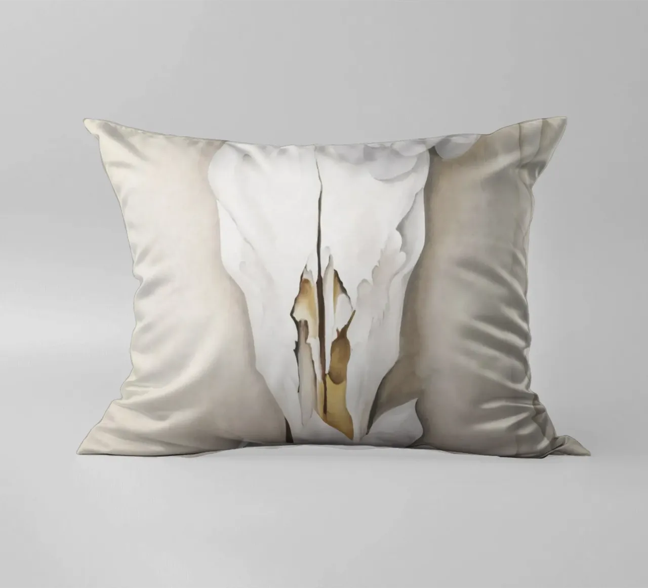 Teschio di mucca con rose di Calico di Georgia O'Keeffe cuscino da Classic Art Prints