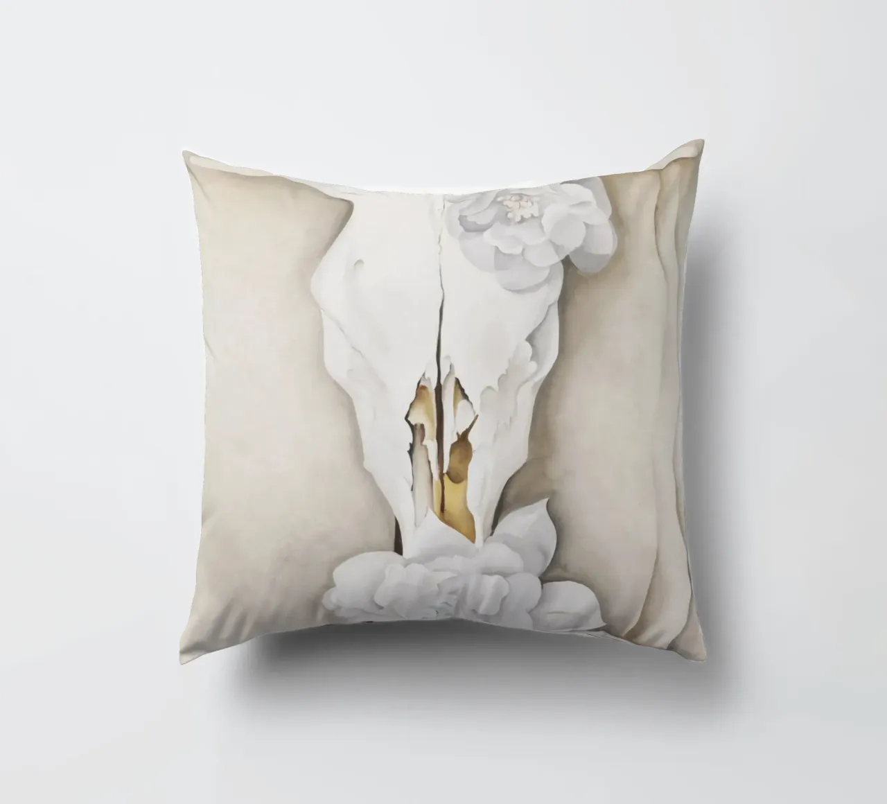 Teschio di mucca con rose di Calico di Georgia O'Keeffe cuscino da Classic Art Prints
