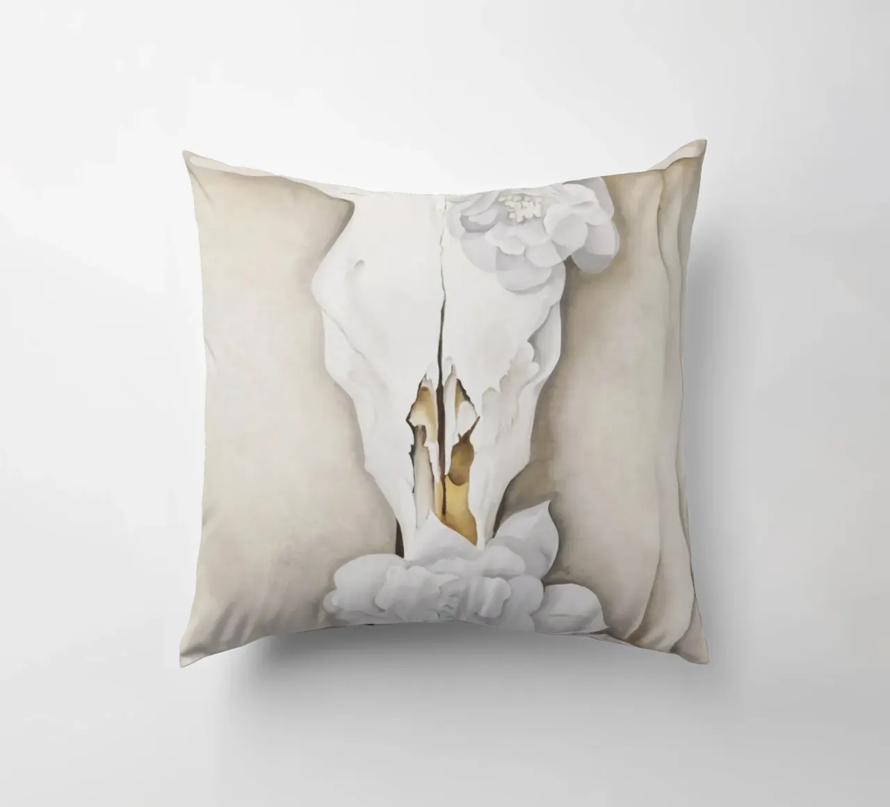 Teschio di mucca con rose di Calico di Georgia O'Keeffe cuscino da Classic Art Prints