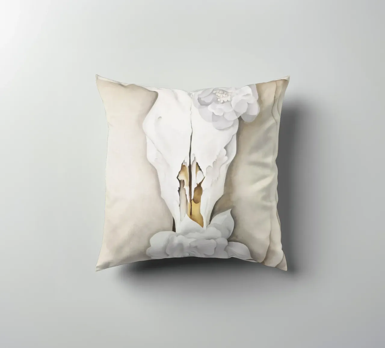 Teschio di mucca con rose di Calico di Georgia O'Keeffe cuscino da Classic Art Prints