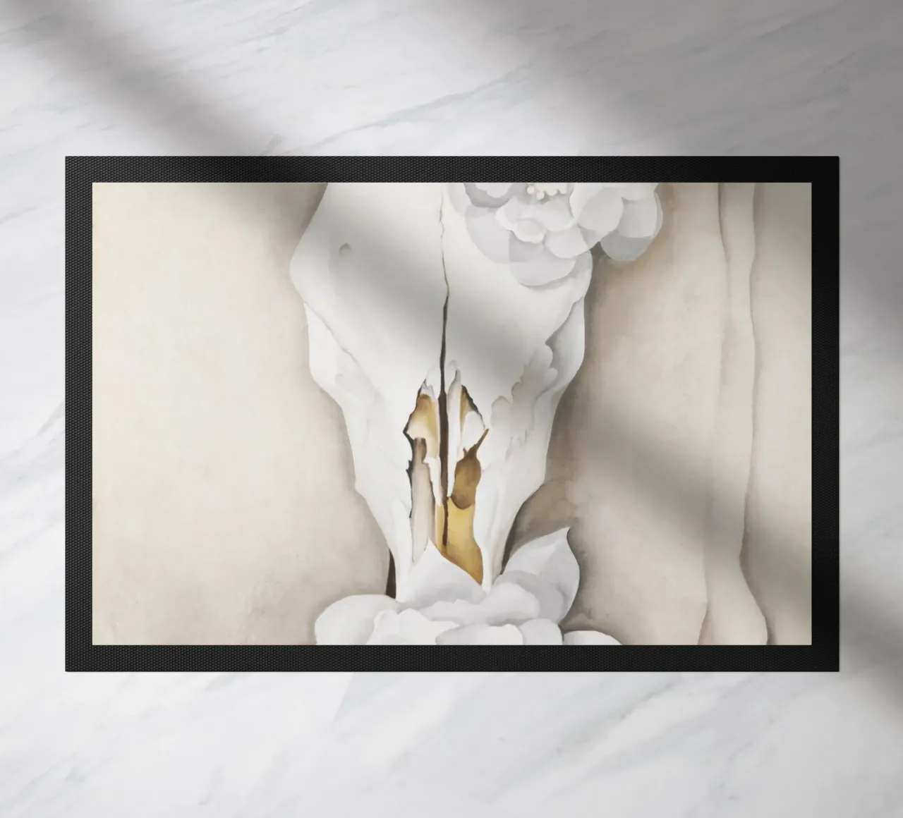Teschio di mucca con rose di Calico di Georgia O'Keeffe zerbino da Classic Art Prints