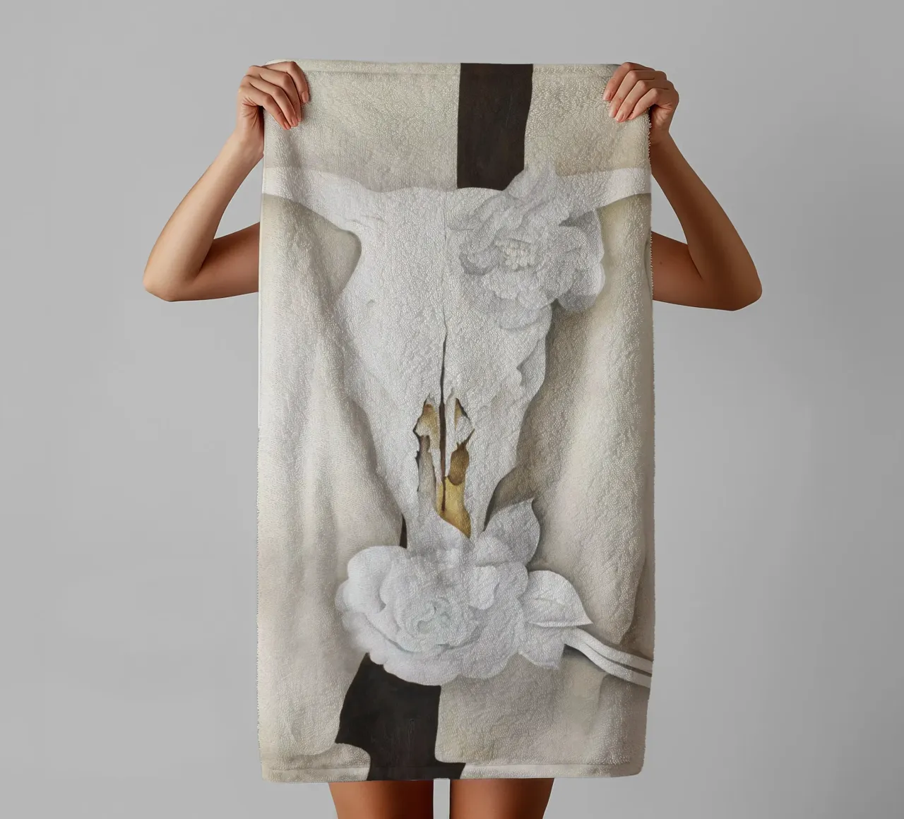Crâne de vache avec roses de calicot par Georgia O'Keeffe serviette de bain de Classic Art Prints
