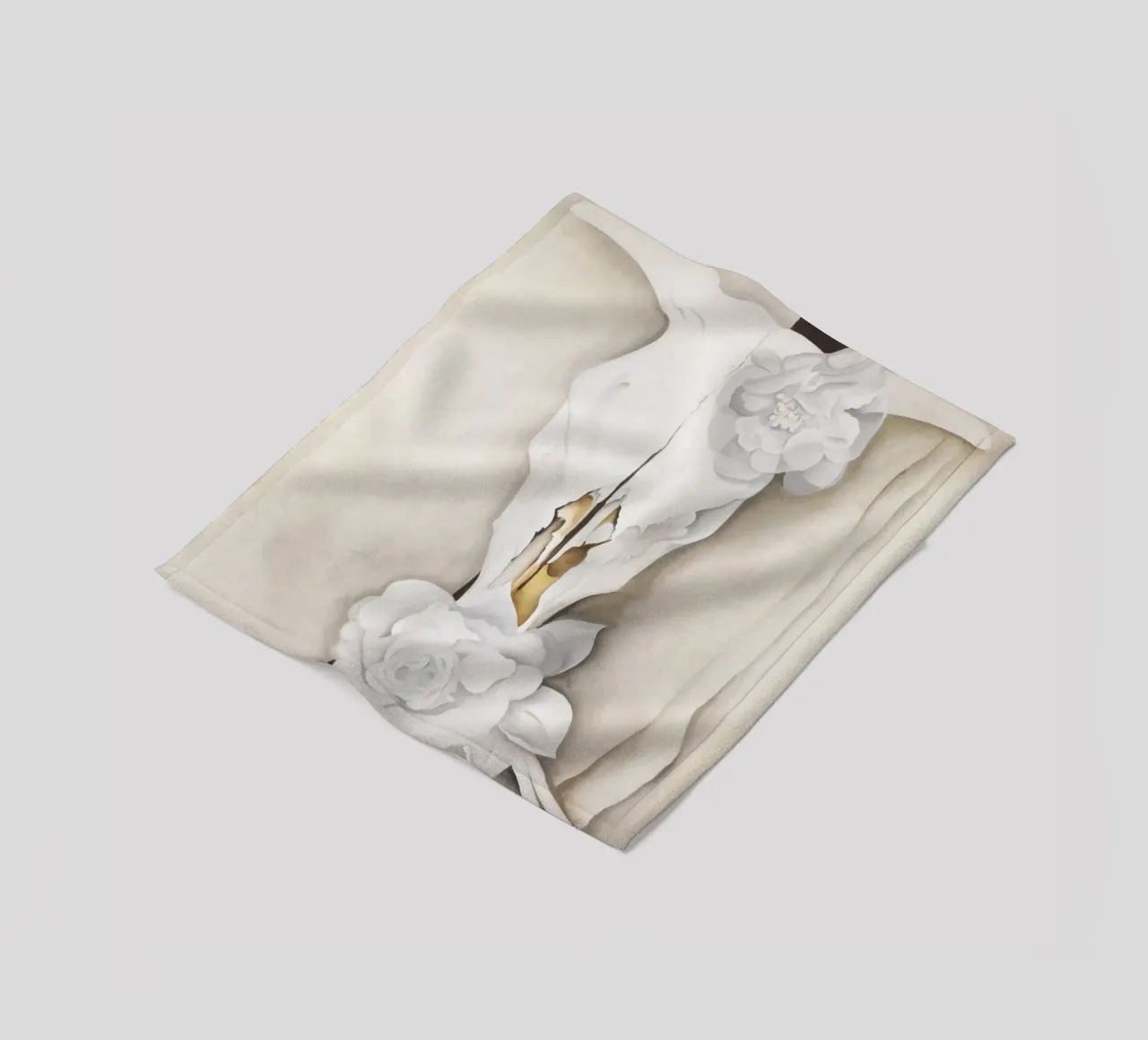 Teschio di mucca con rose di Calico di Georgia O'Keeffe coperta in pile da Classic Art Prints