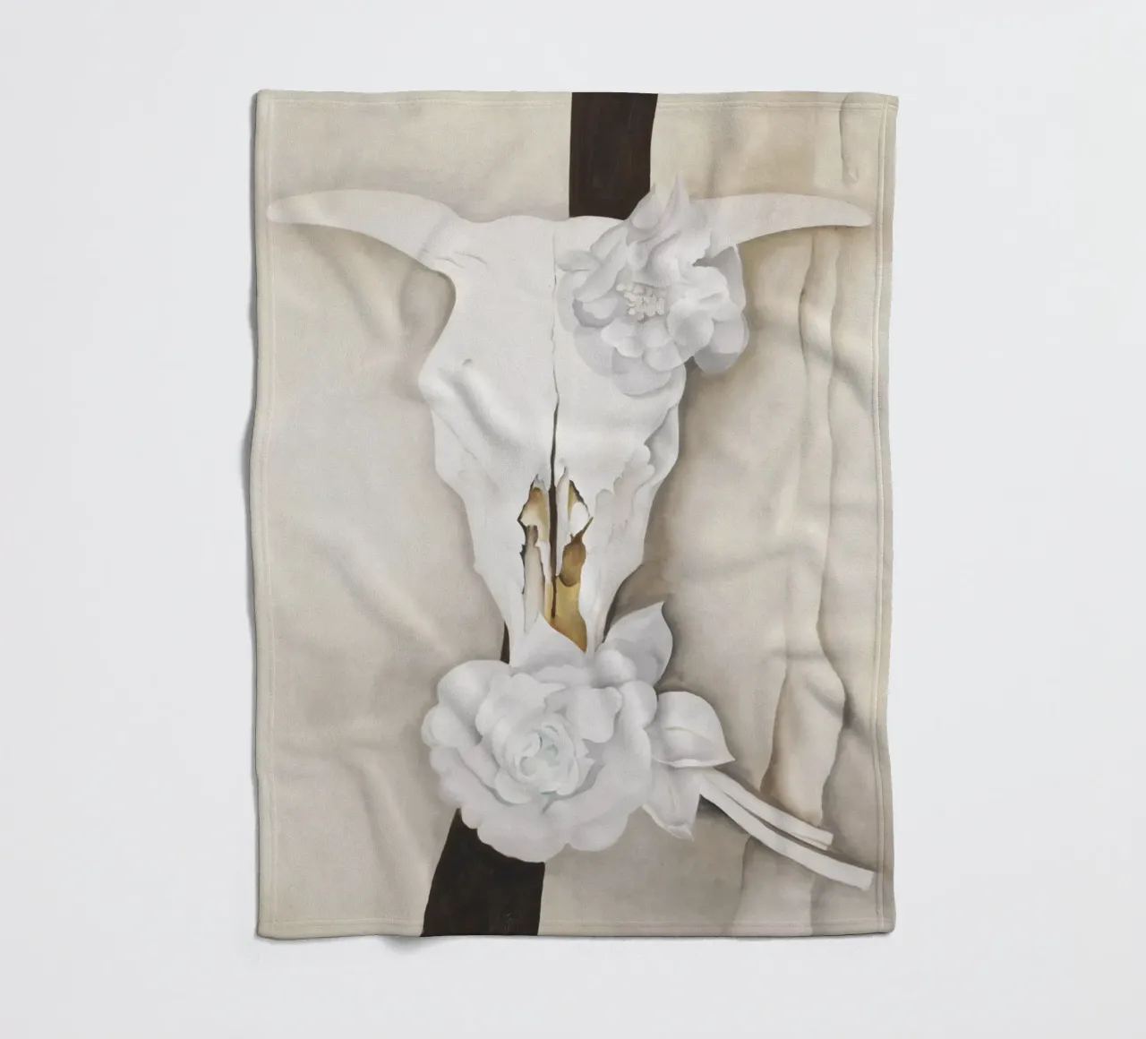 Teschio di mucca con rose di Calico di Georgia O'Keeffe coperta in pile da Classic Art Prints