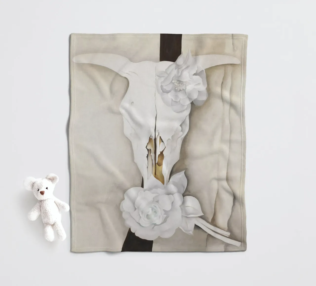 Teschio di mucca con rose di Calico di Georgia O'Keeffe coperta in pile da Classic Art Prints
