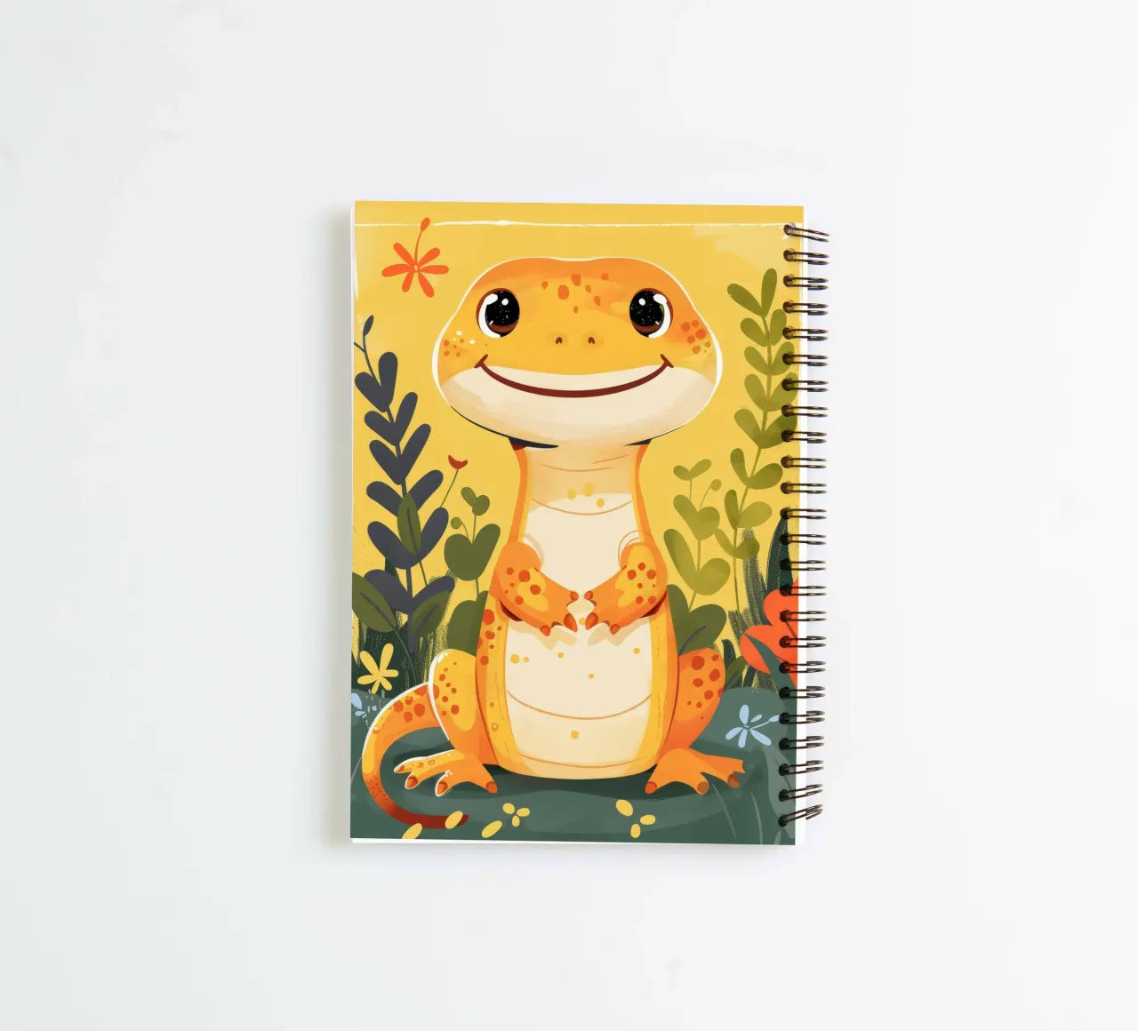 Niedliche anthropomorphe Eidechse steht inmitten von üppigem Grün Ringbuch von DesignDoodle