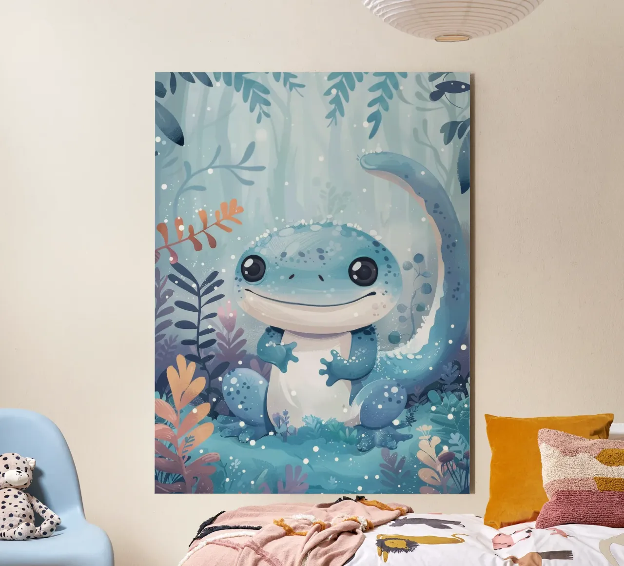 Niedliche blaue Eidechse sitzt unter schneebedecktem üppigem Laub Alu-Dibond von DesignDoodle