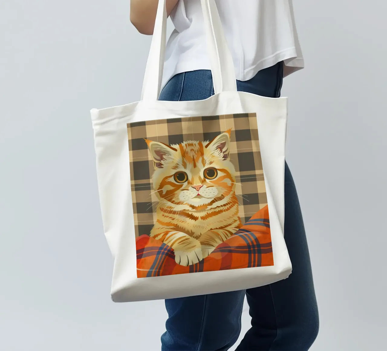Gatto soriano arancione riposa comodamente su una coperta a quadri borsa in juta da DesignDoodle