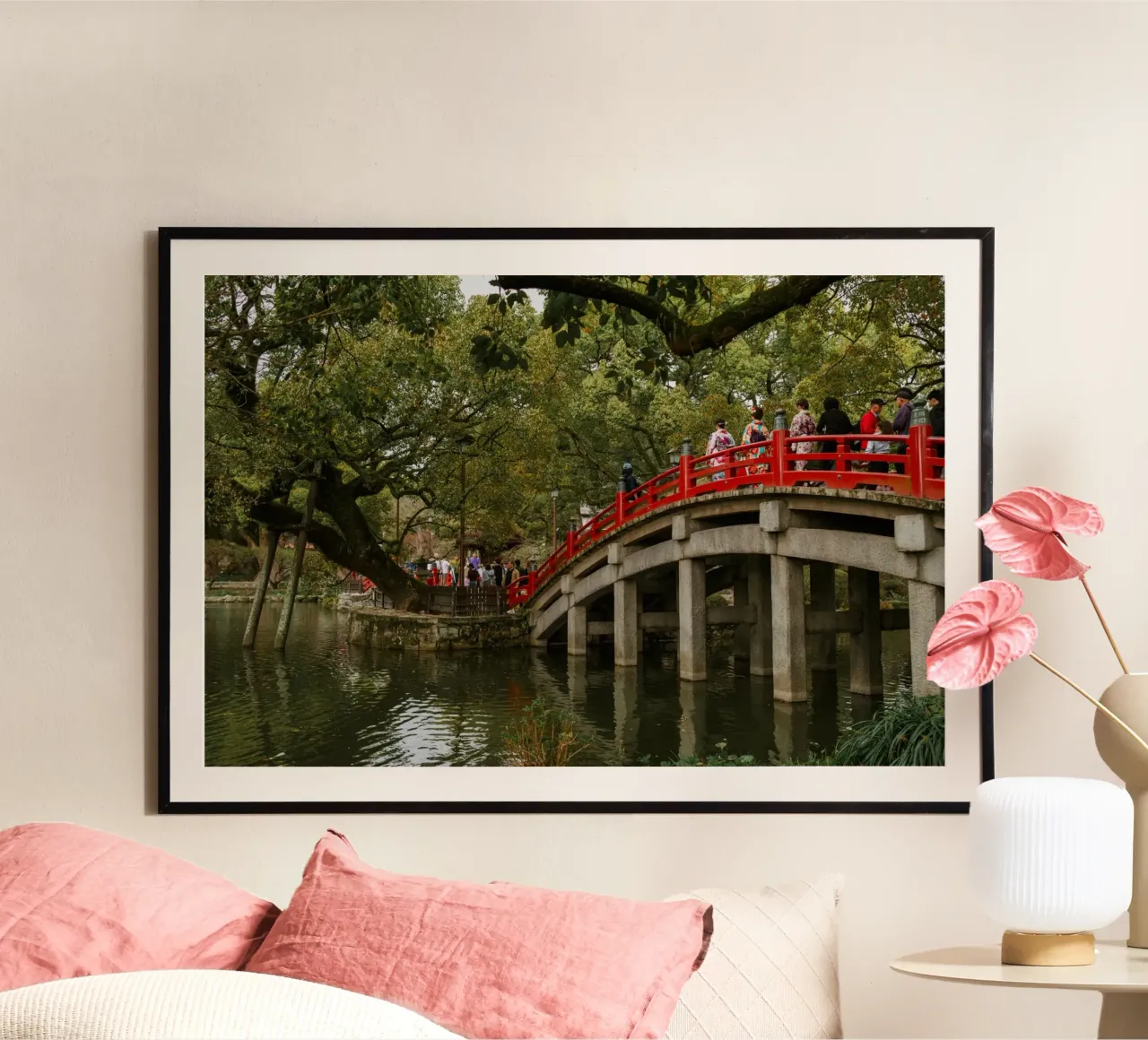 Ponte nel giardino del tempio giapponese poster con telaio in alluminio da Marcel Bisig