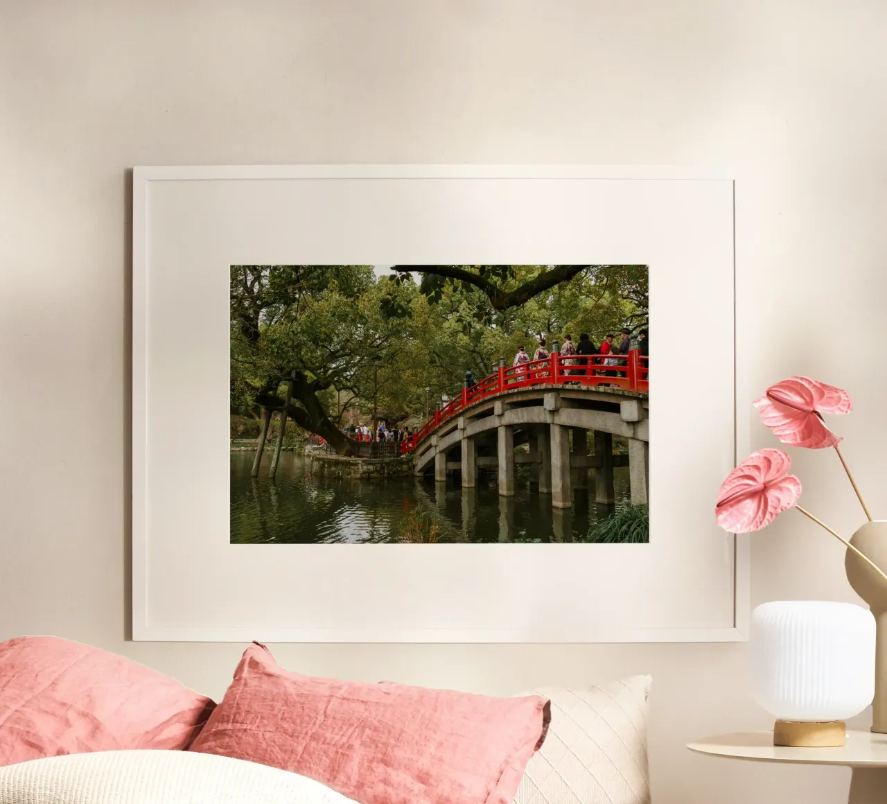 Ponte nel giardino del tempio giapponese poster con telaio in alluminio da Marcel Bisig
