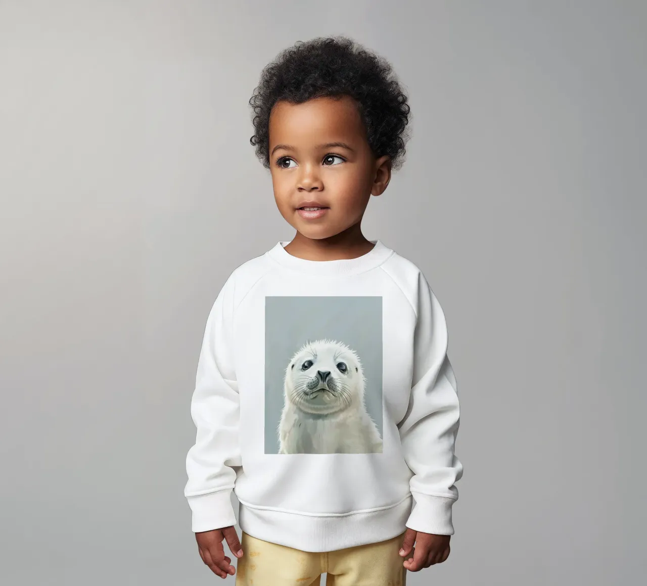 Retrato de una joven foca que mira con curiosidad con un suave sudadera de bebé de DesignDoodle