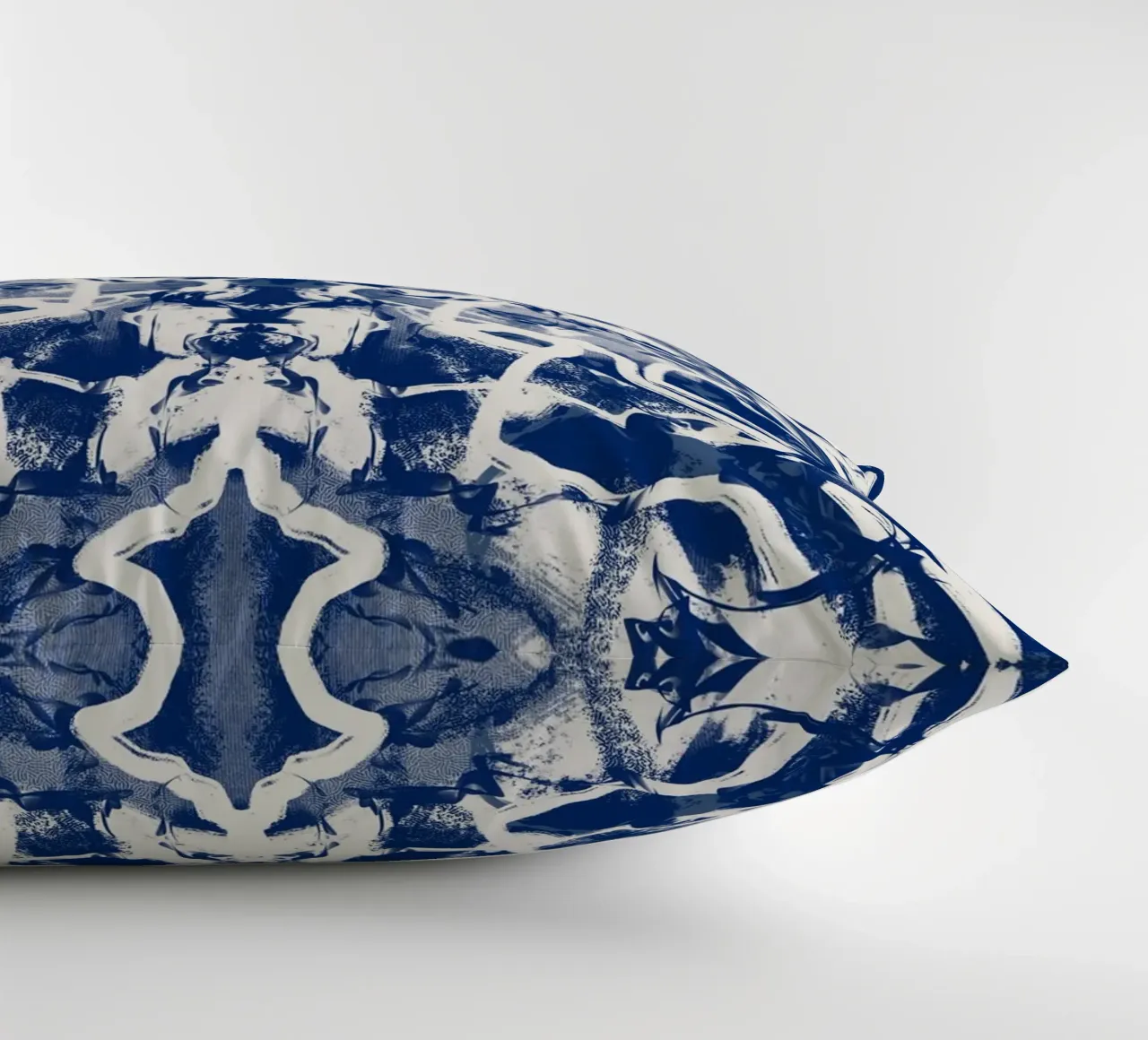Cina blu rorschach 04 cuscino da Little Dean