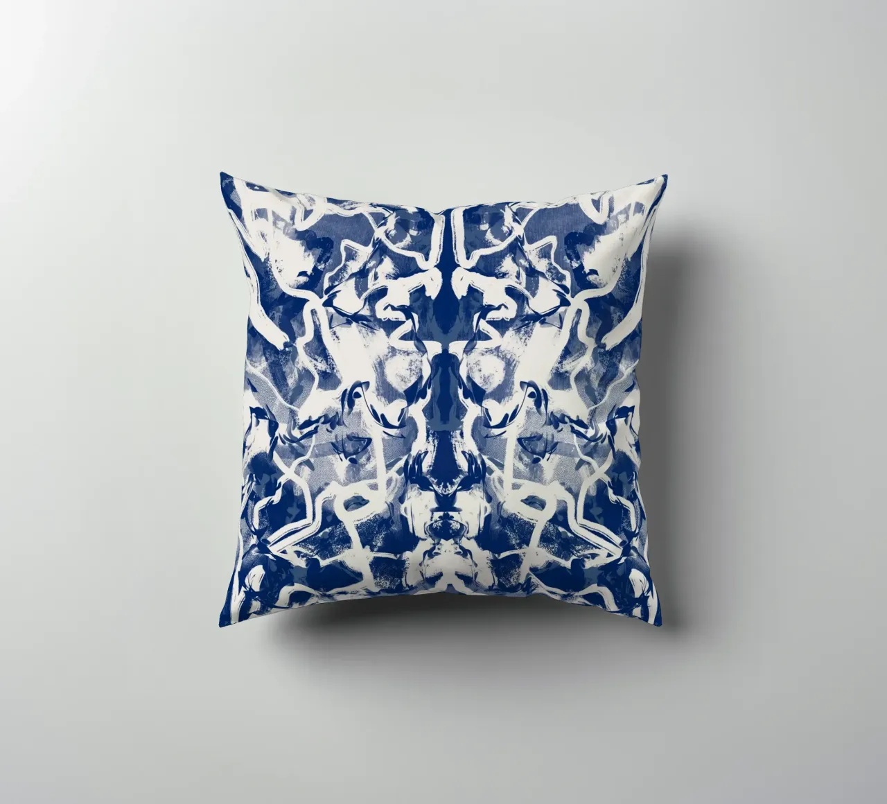 Cina blu rorschach 04 cuscino da Little Dean