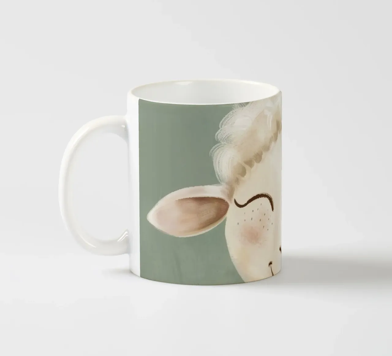Carino cartone animato pecora sorridente con lana soffice tazza in ceramica da DesignDoodle