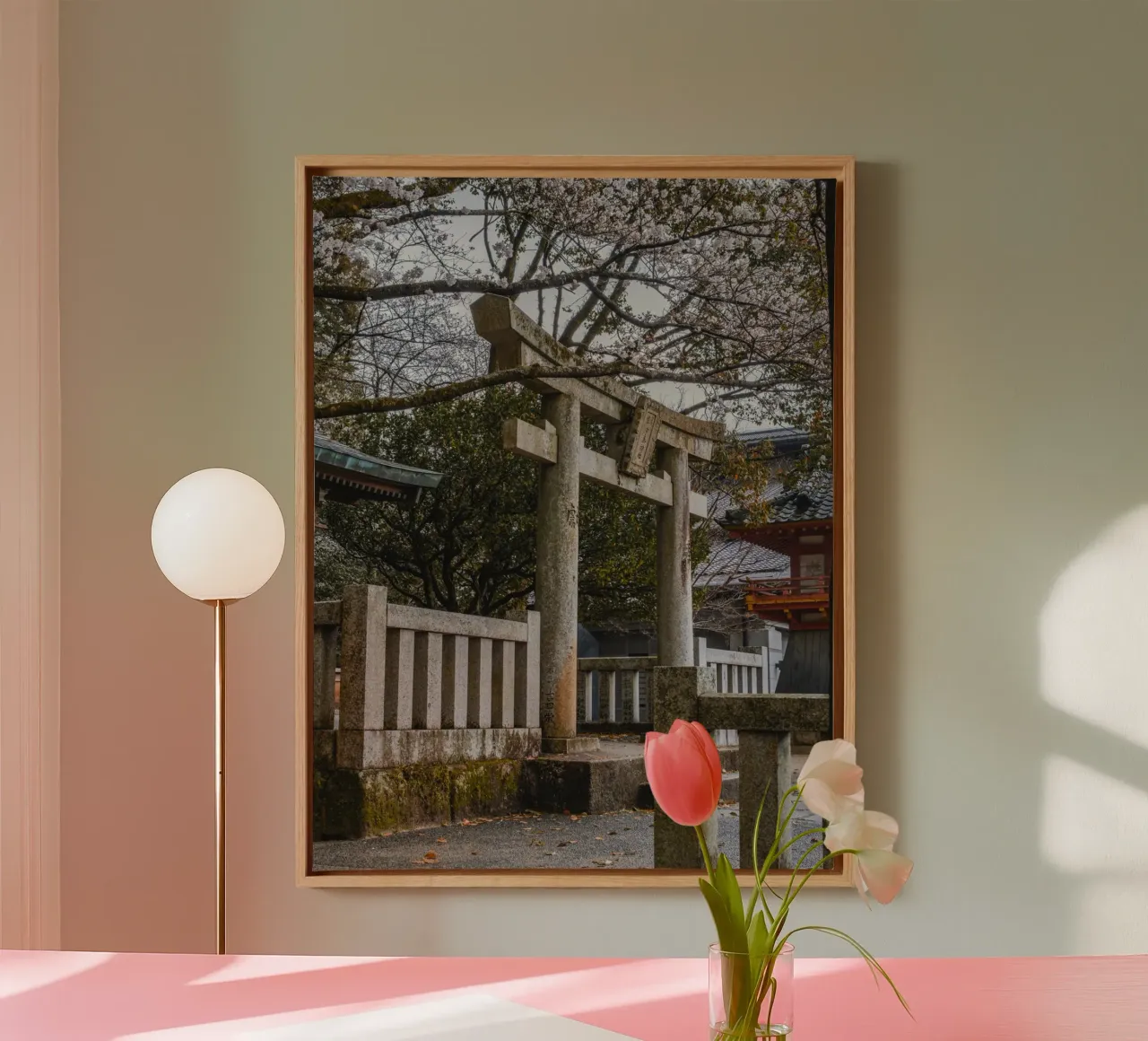 Porta Torii con fiori di ciliegio a Fukuoka, Giappone tela con Cornice a cassetta da Marcel Bisig