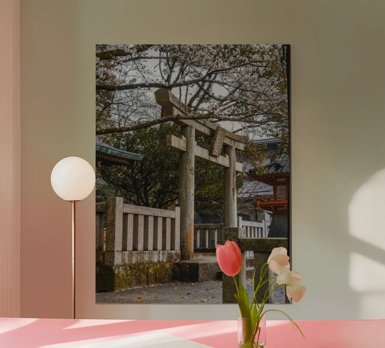 Porta Torii con fiori di ciliegio a Fukuoka, Giappone carta hahnemühle da Marcel Bisig