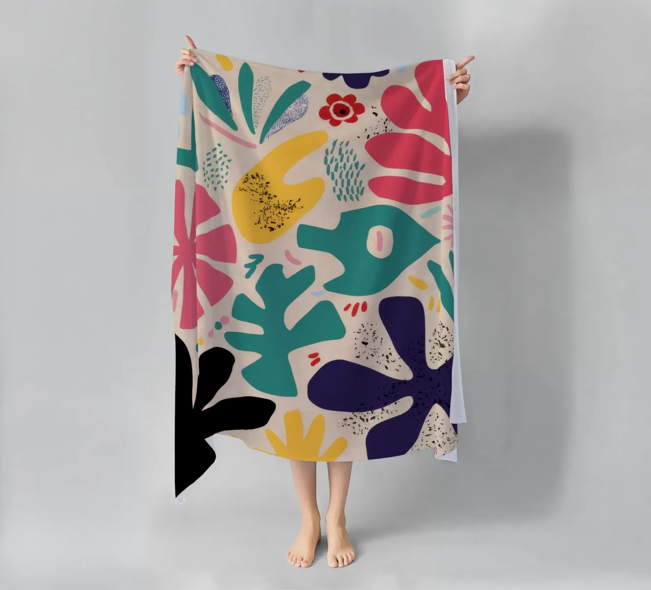 Abstracte Bloemen Symfonie strandhanddoek van Veil Maya