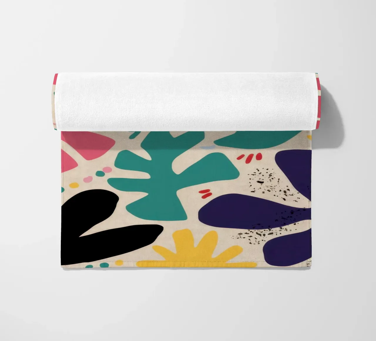 Abstracte Bloemen Symfonie strandhanddoek van Veil Maya