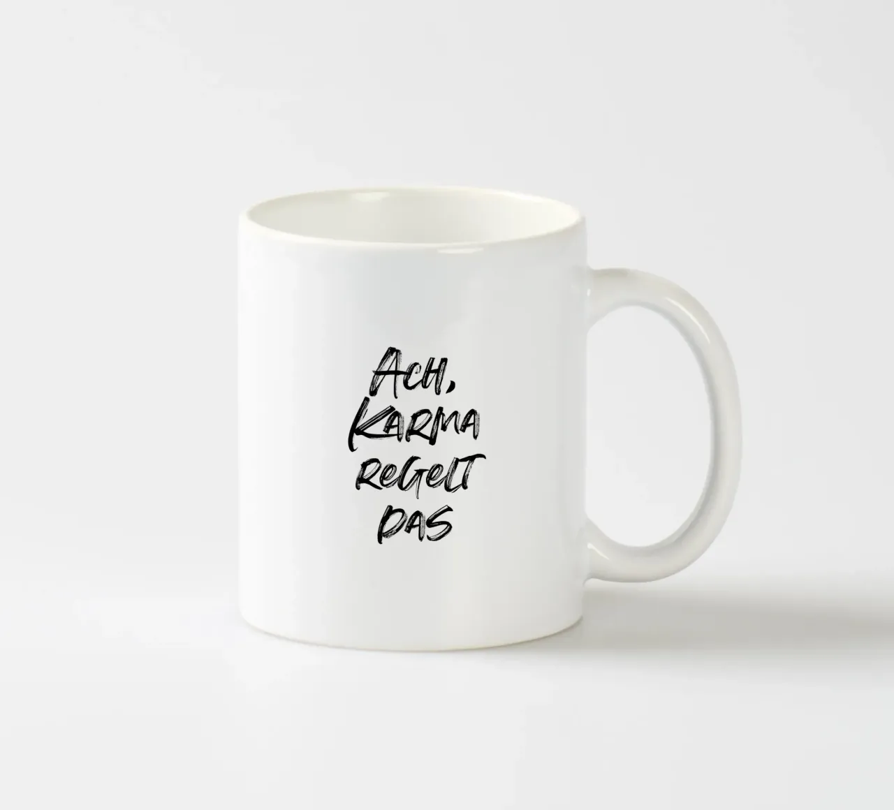 Ach, Karma regelt das | minimalistic design | typography tazza in ceramica da just typo