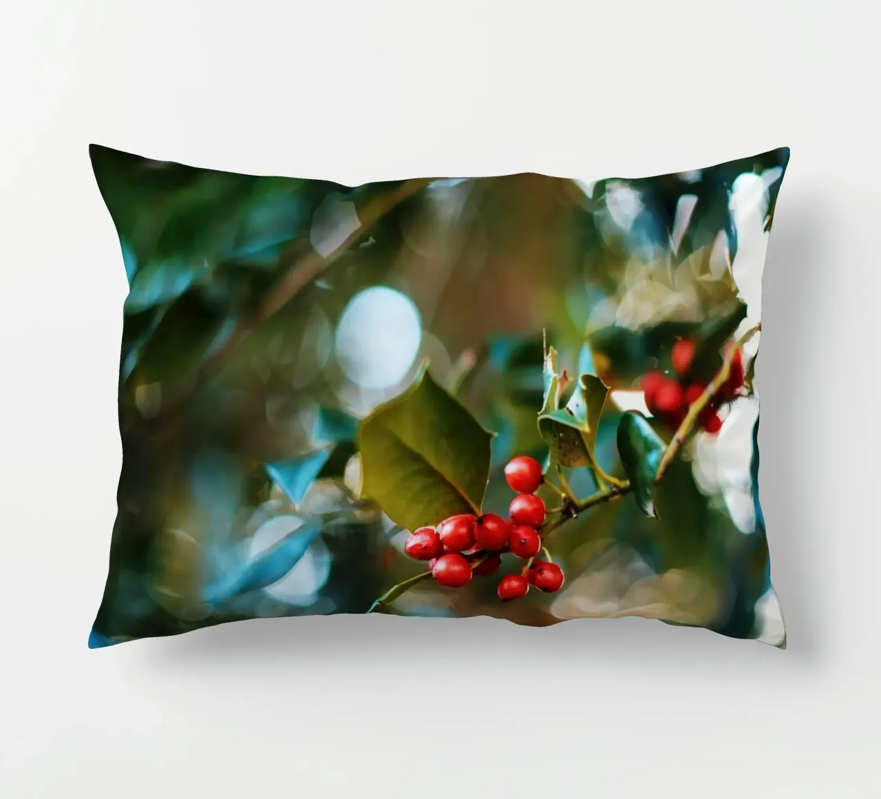 bacche rosse foglie di agrifoglio cuscino da Earthly Visions