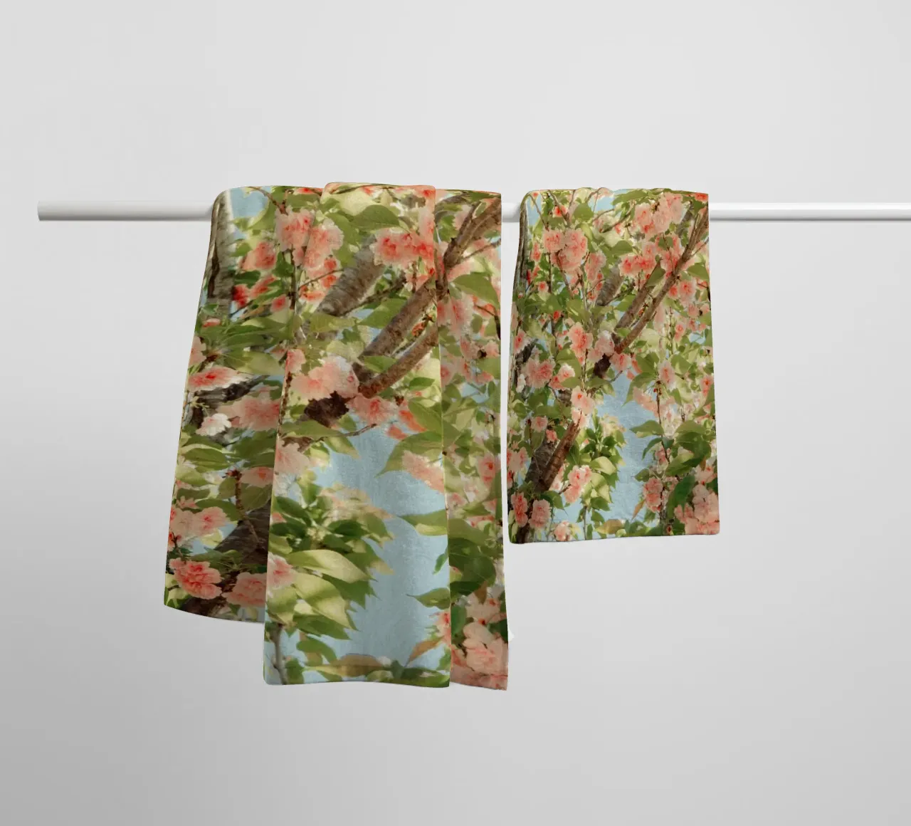 fiori di ciliegio fiori rosa asciugamano da bagno da Earthly Visions