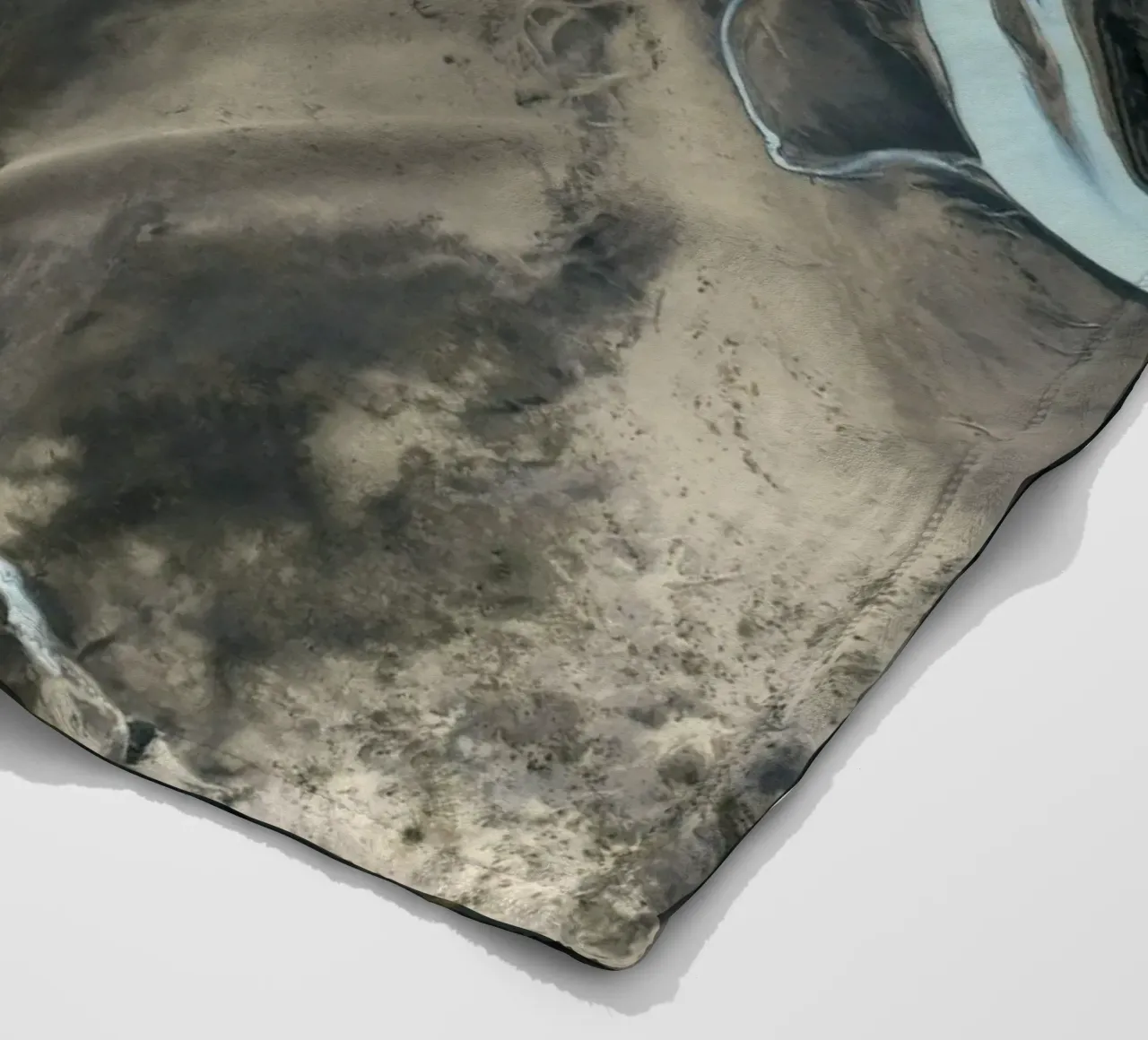 vista aerea del fiume coperta in pile da Earthly Visions