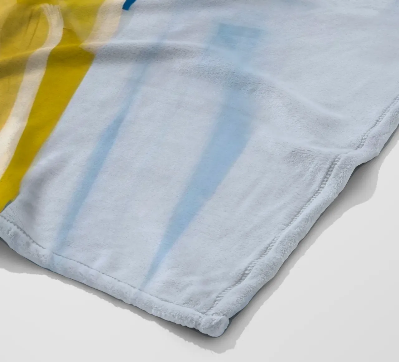Figura dell'abbondanza cromatica coperta in pile da Veil Maya