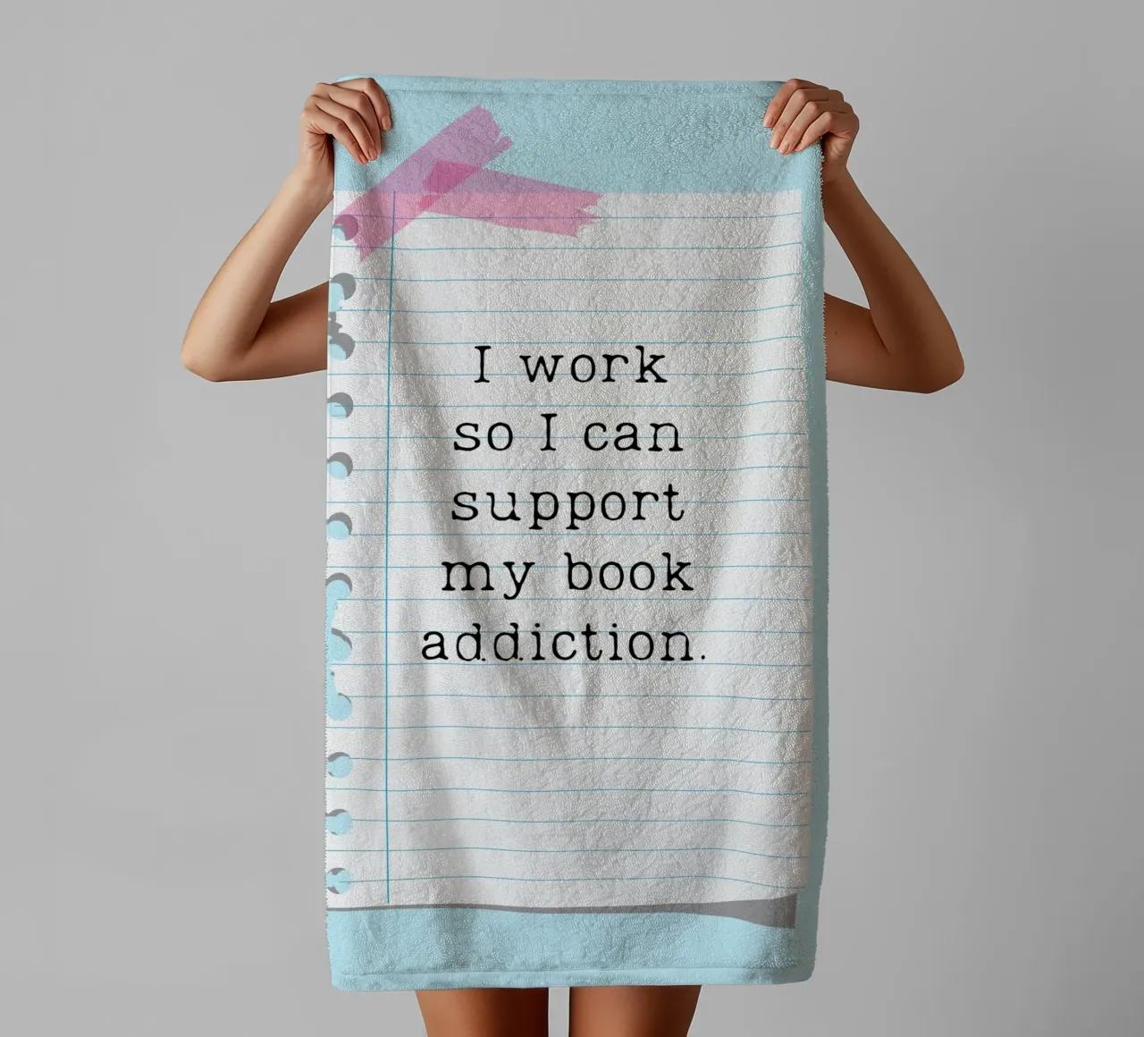"Poster umoristico per lettori "Sostieni la mia dipendenza dal libro asciugamano da bagno da vintagepod