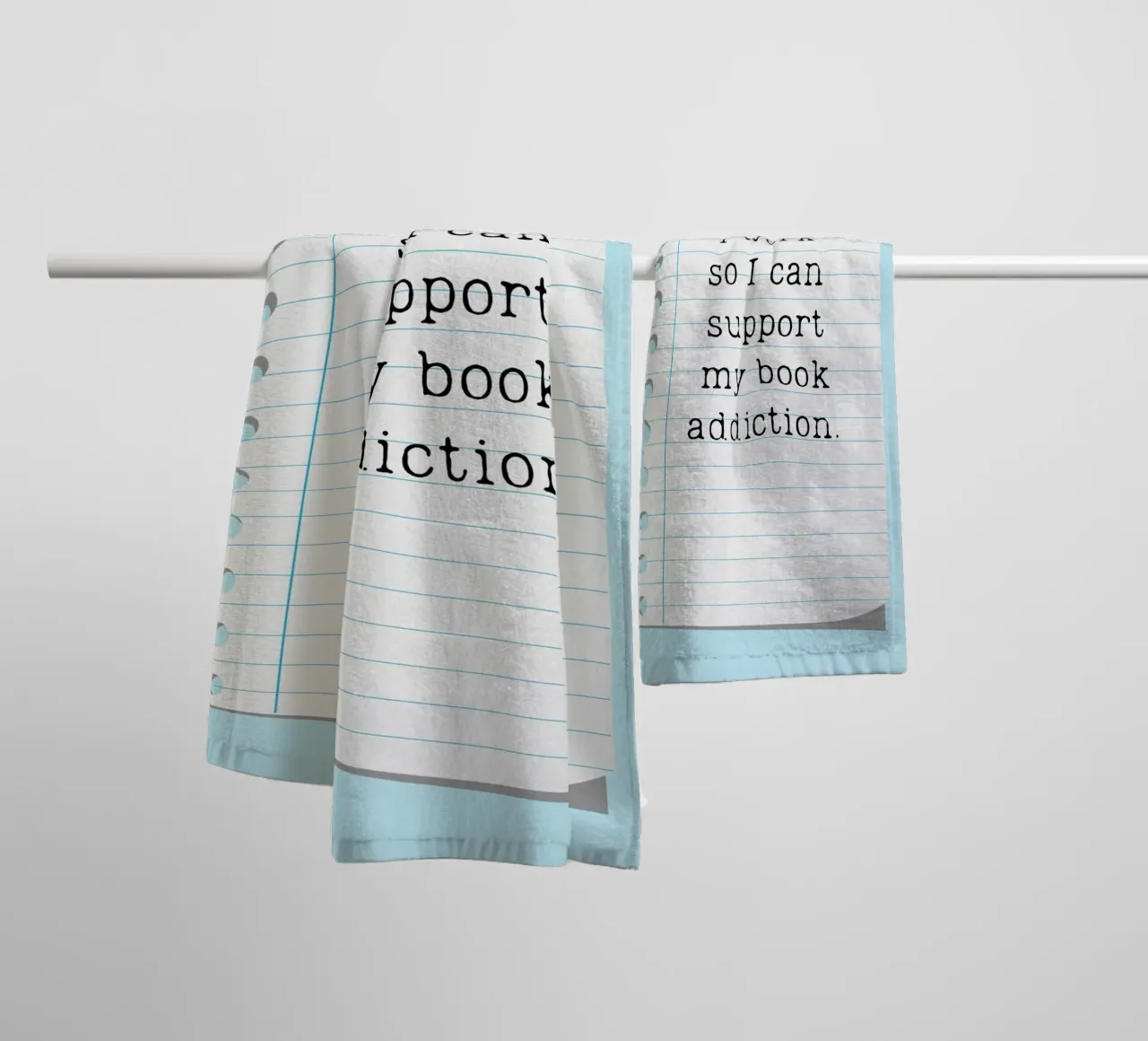 "Poster umoristico per lettori "Sostieni la mia dipendenza dal libro asciugamano da bagno da vintagepod